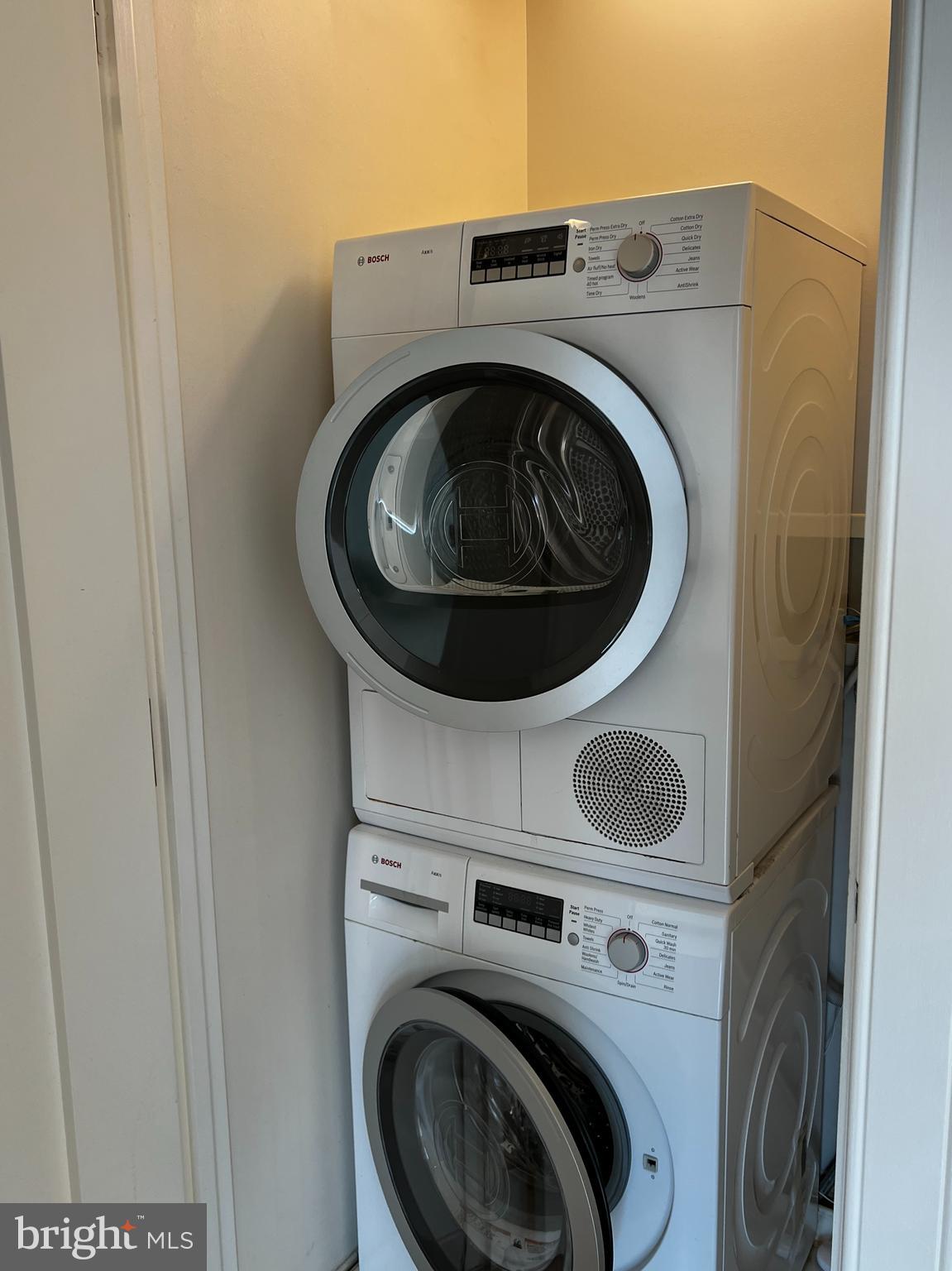 THE WATERVIEW - Residential Lease