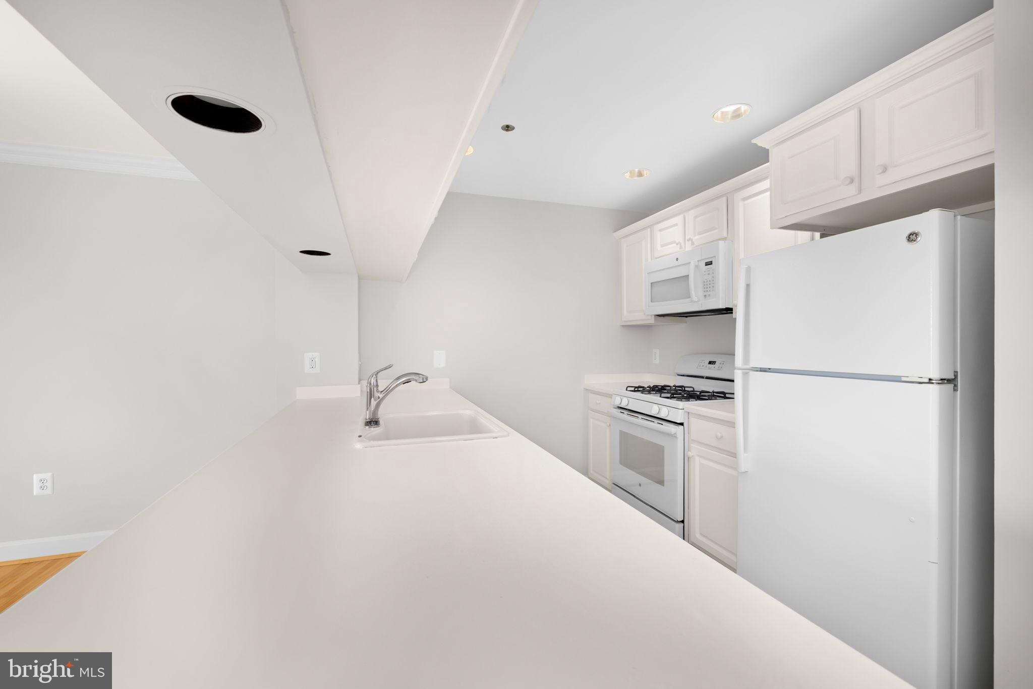 1050 N STUART STREET 817