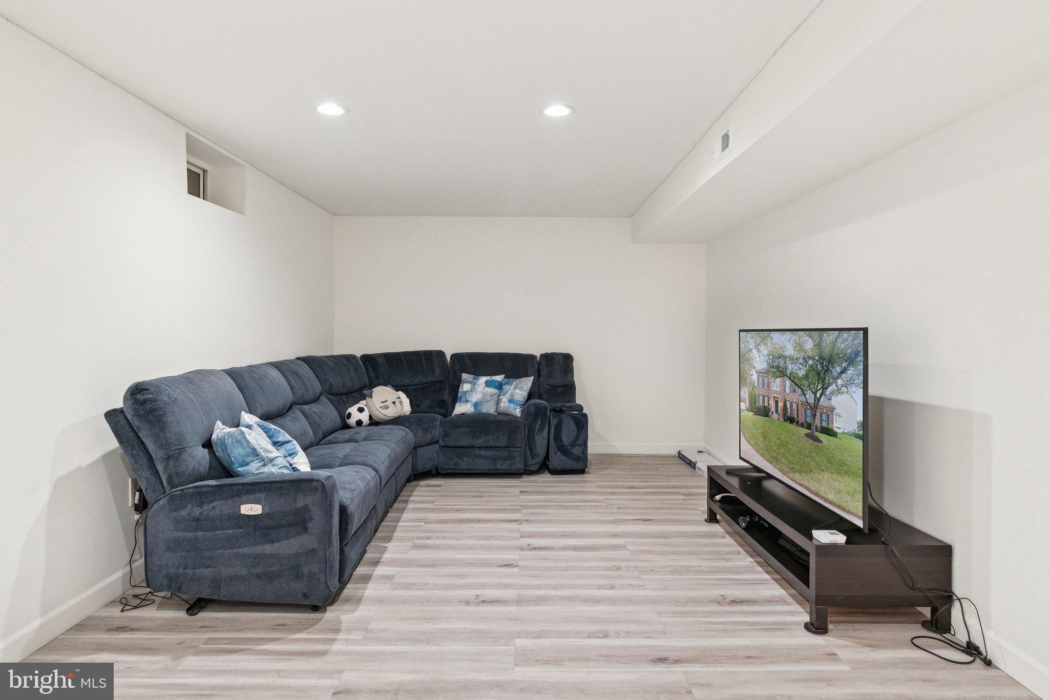 CLOPPERS MILL WEST - Residential