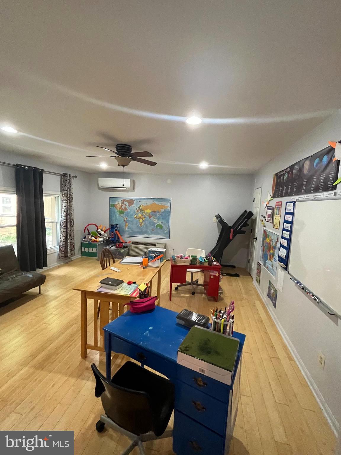 OAK TREE EAST - Residential