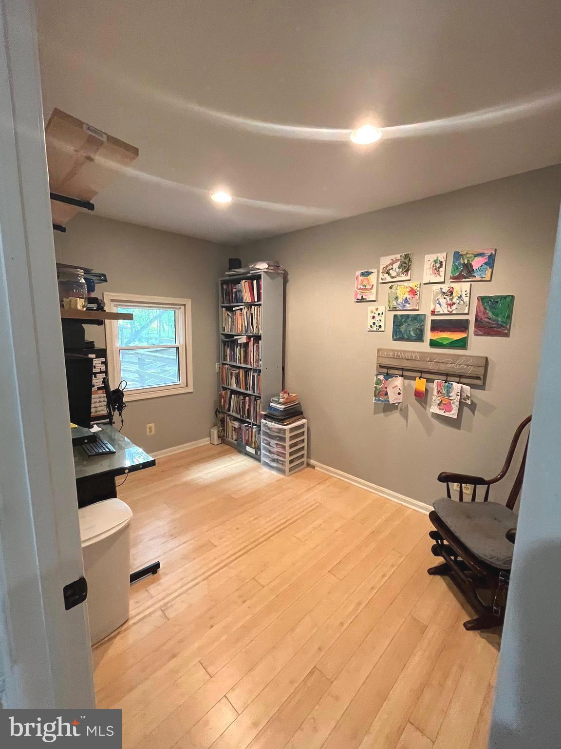 OAK TREE EAST - Residential