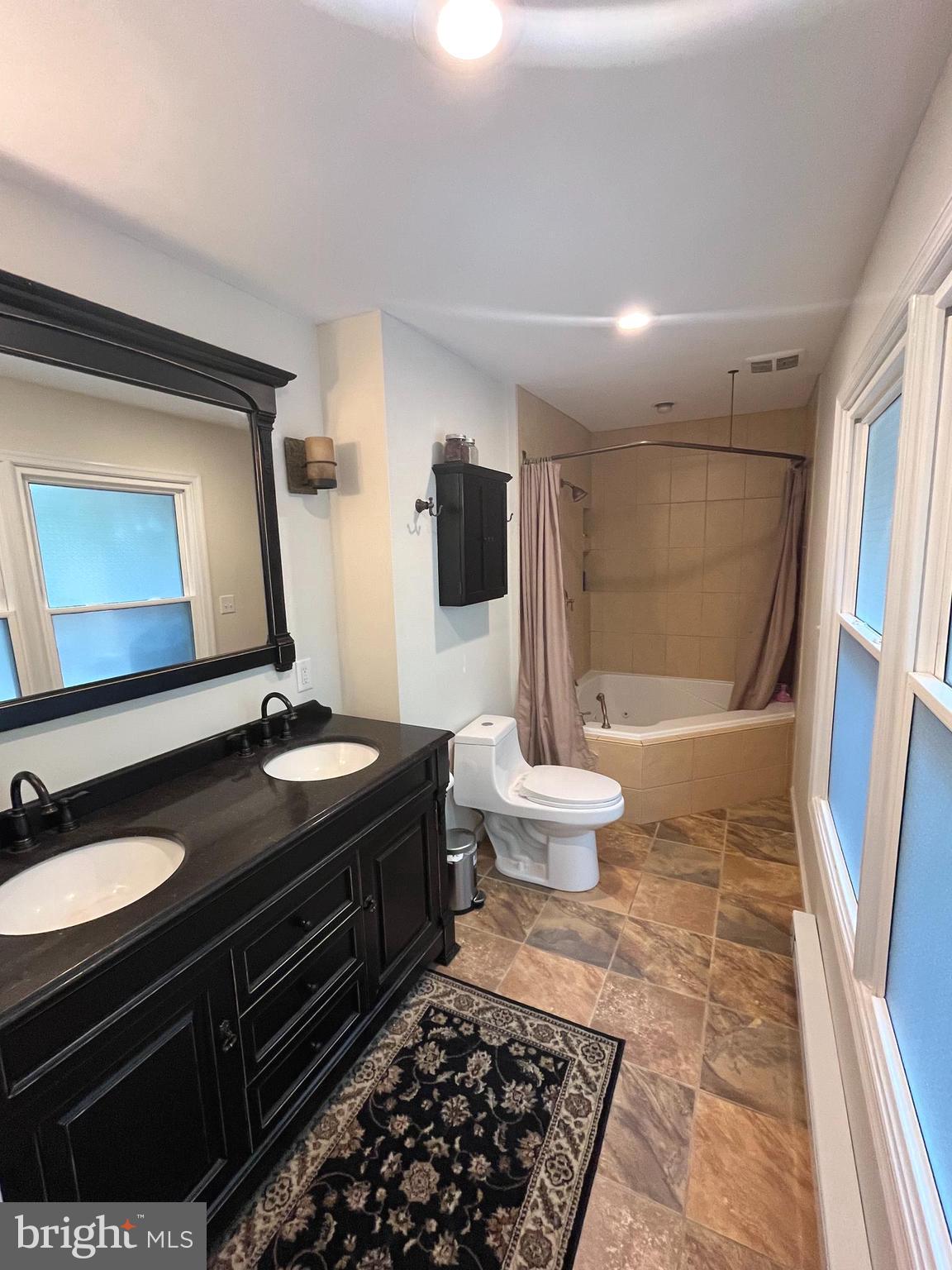 OAK TREE EAST - Residential