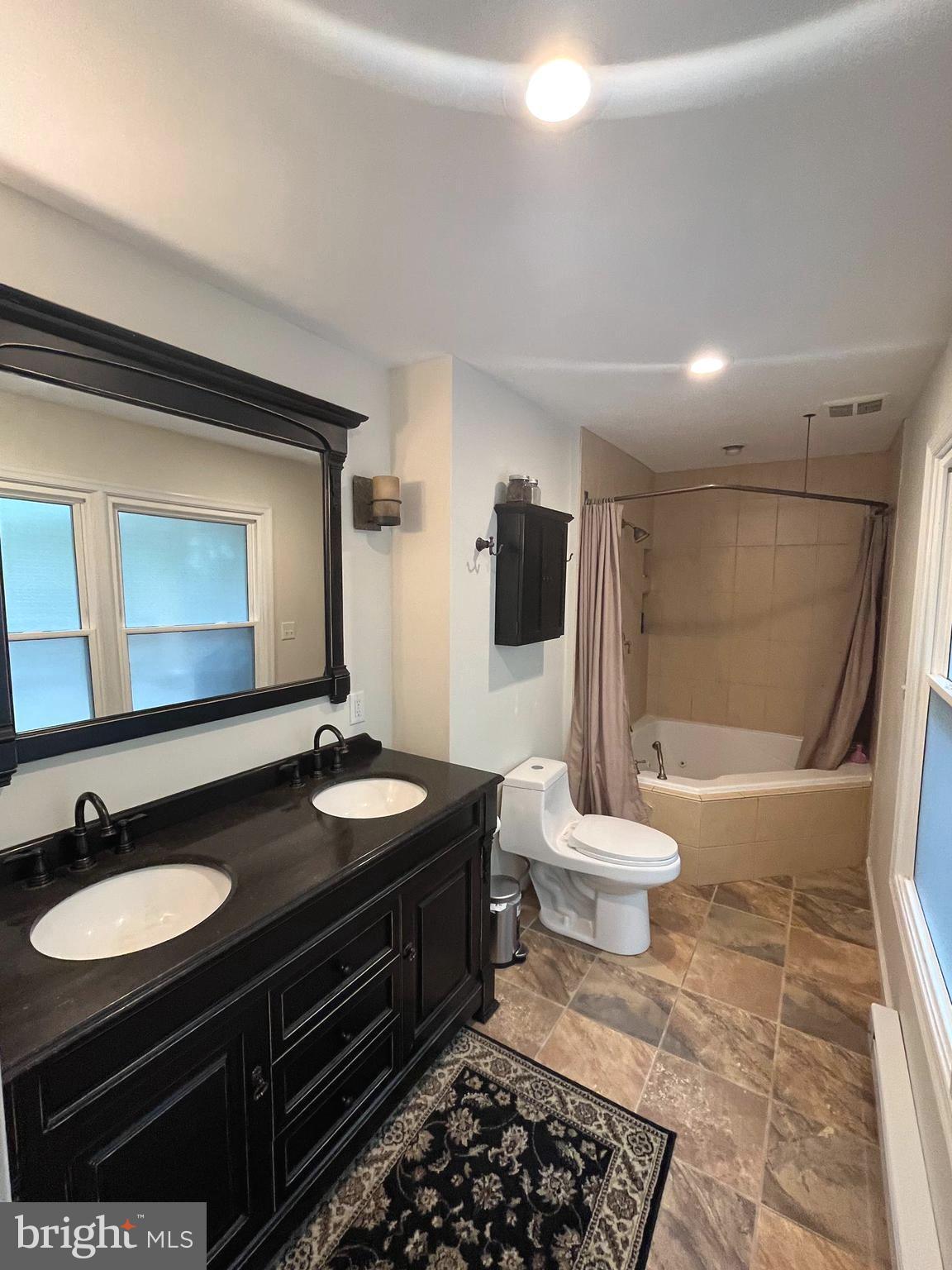 OAK TREE EAST - Residential