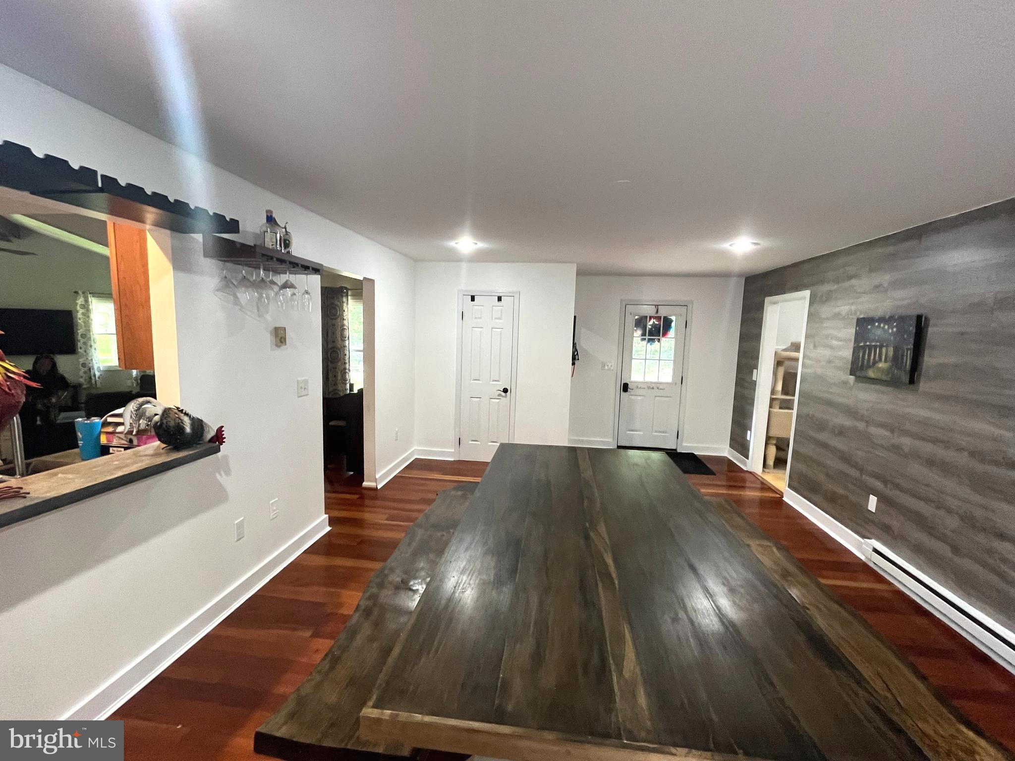 OAK TREE EAST - Residential