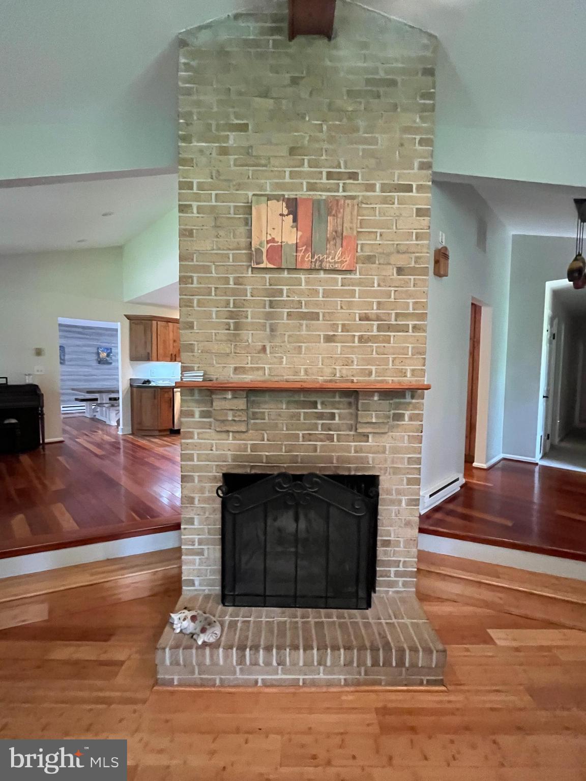 OAK TREE EAST - Residential