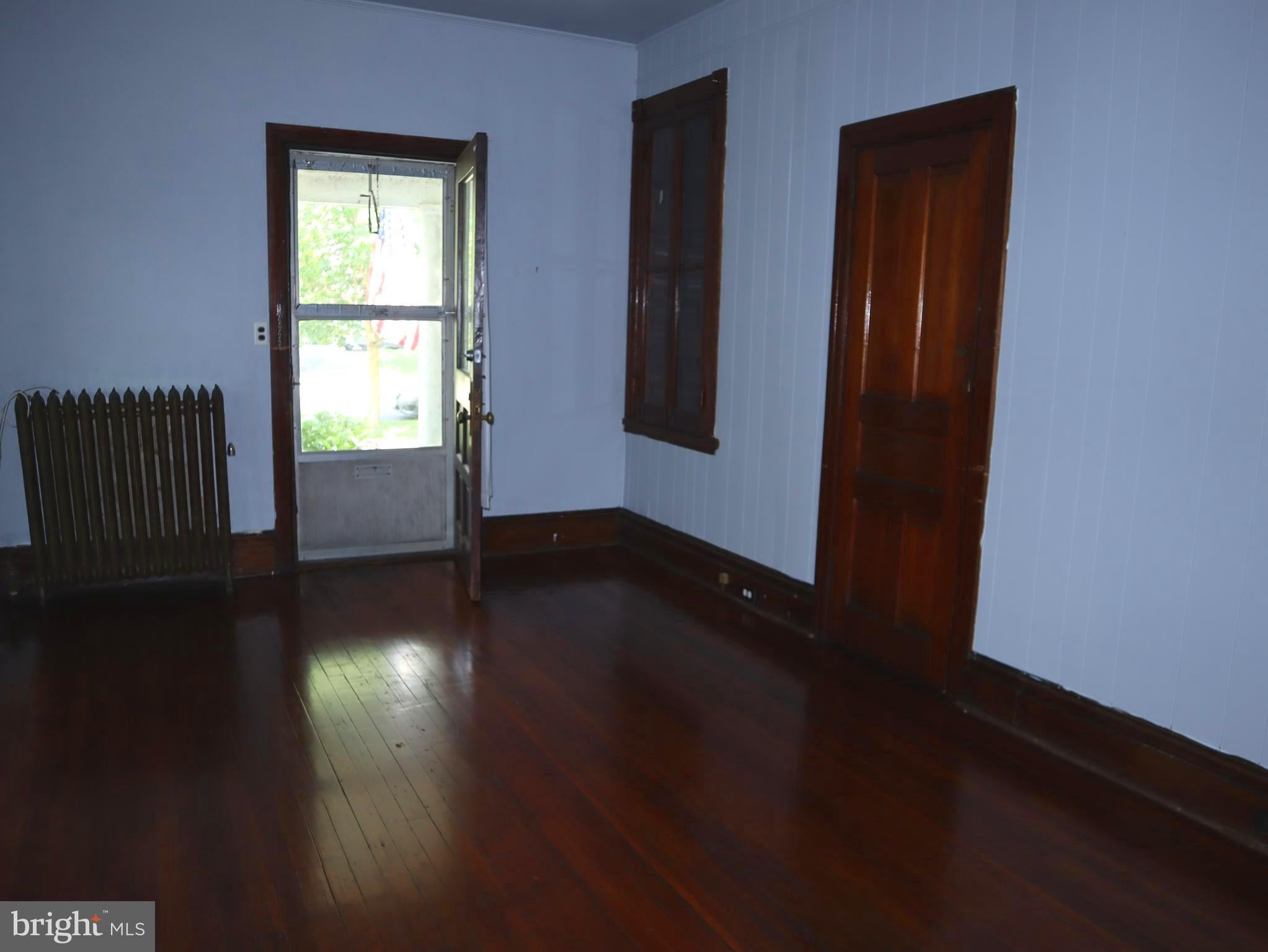 208 LINDEN AVENUE B