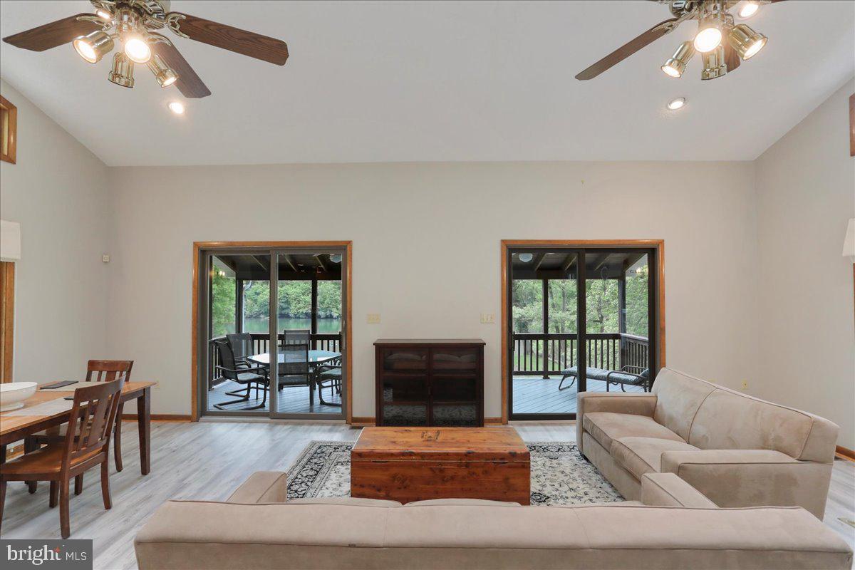 WHITINGS NECK - Residential