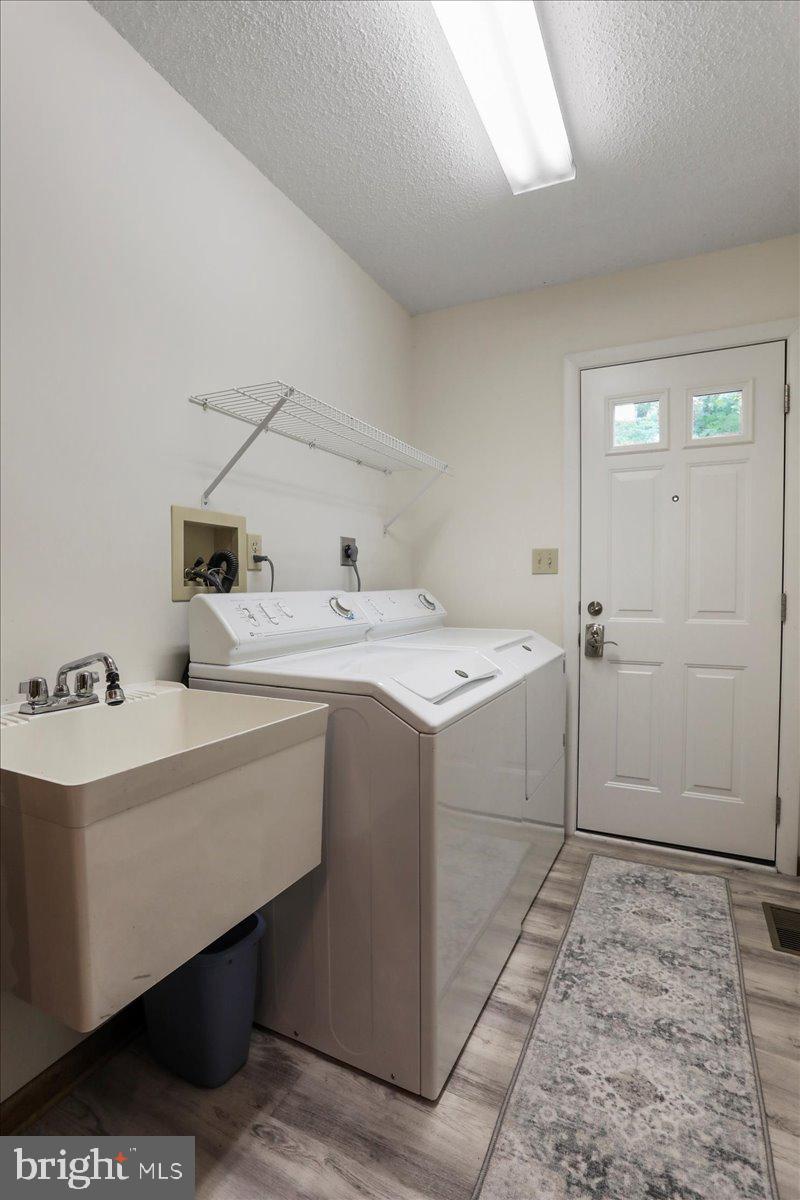 WHITINGS NECK - Residential