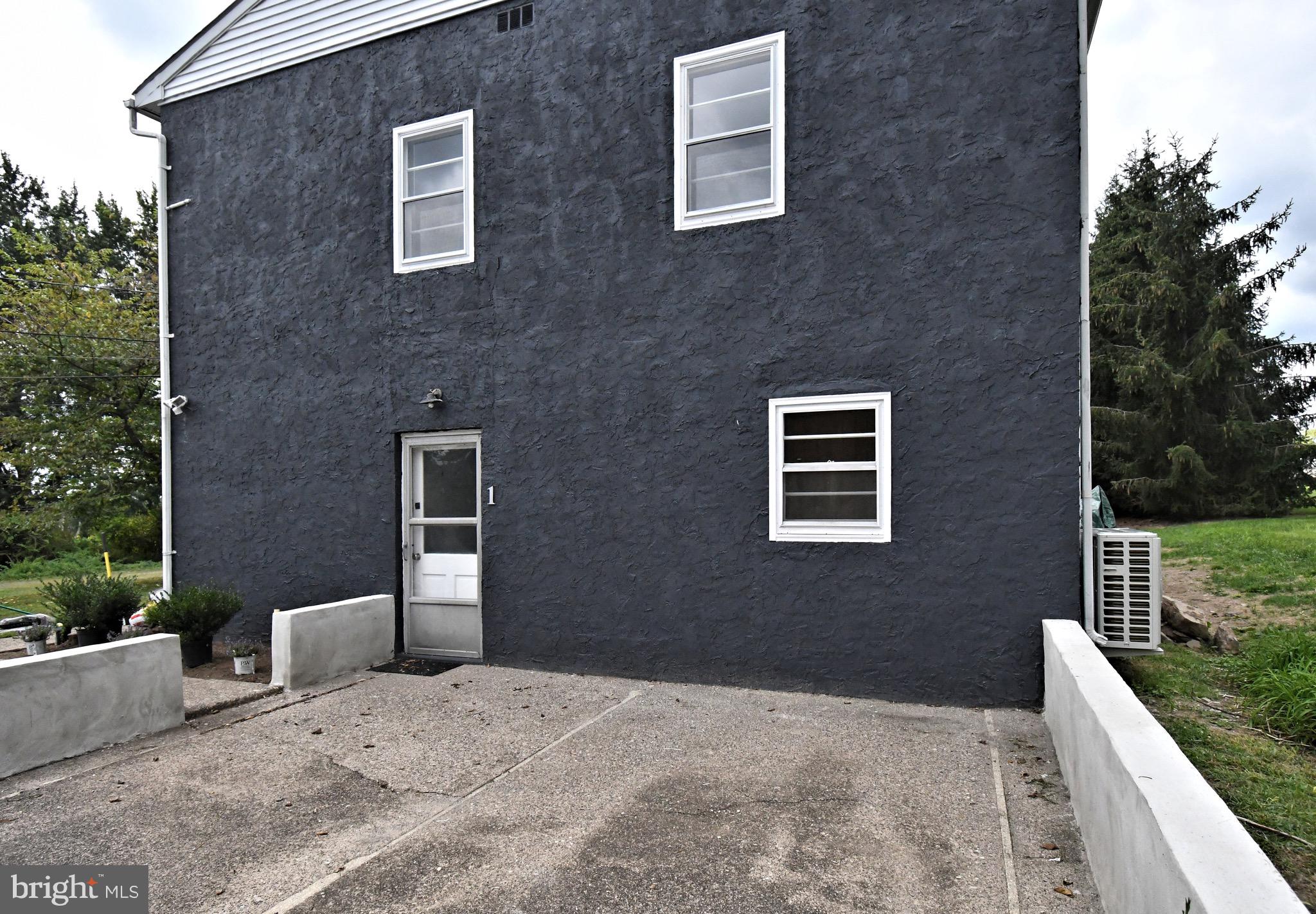 CURLY HILL ACRES - Residential Lease