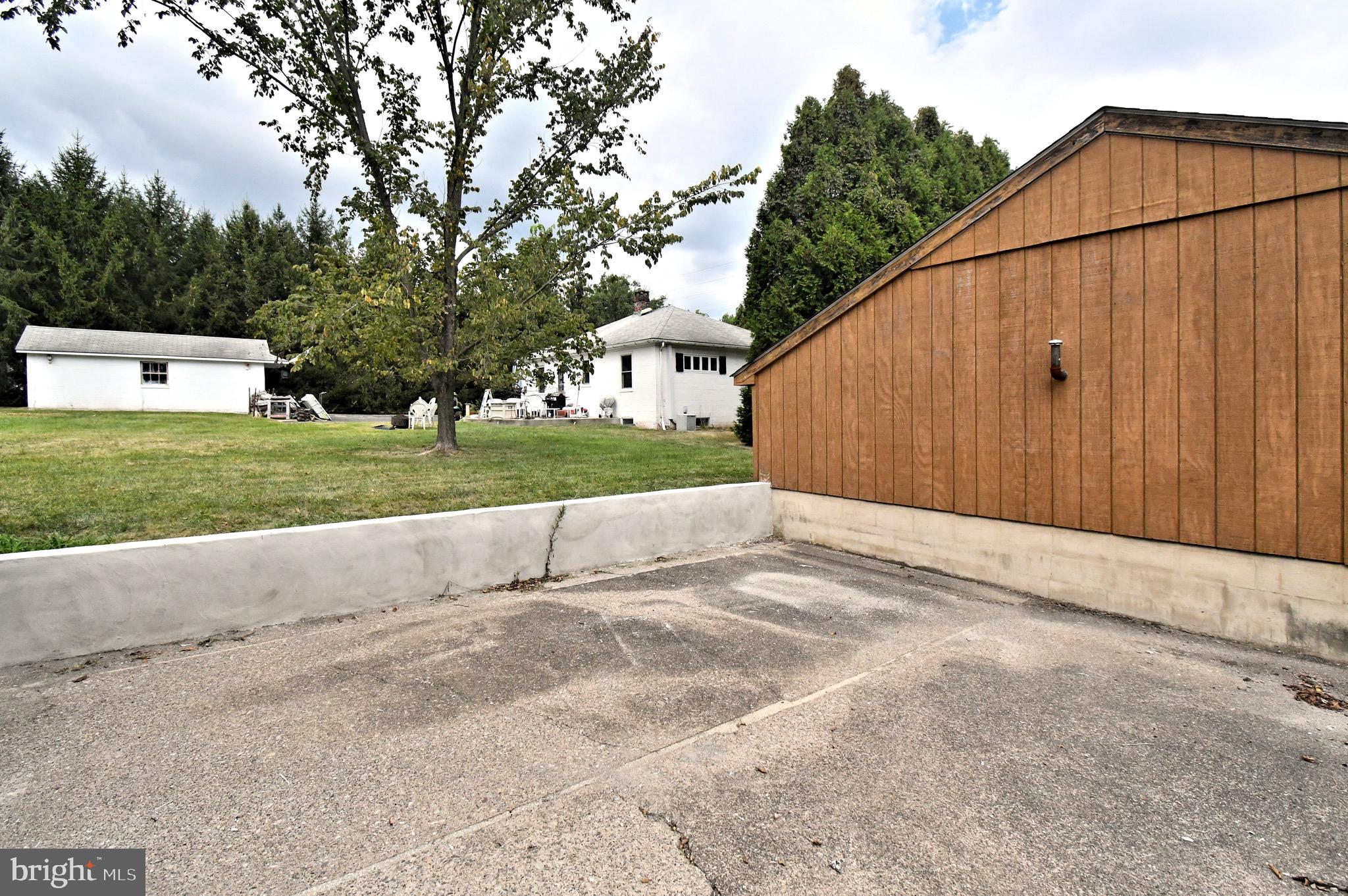 CURLY HILL ACRES - Residential Lease