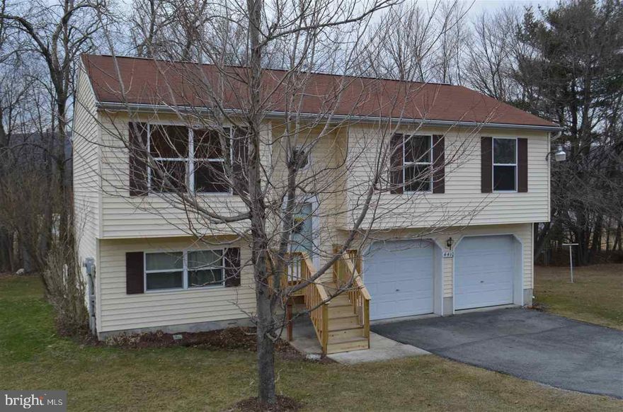 MOVE RIGHT INTO THIS COZY 3 BEDROOM, 2 BATH HOME SITUATED ON 1.67 AC LOT IN A COUNTRY SETTING.  HOME FEATURES A WONDERFUL VIEW OF MOUNTAINS AND PLENTY OF WILDLIFE.  KITCHEN HAS NEW CUSTOM CHERRY CABINETRY, NEW COUNTERS, ALSO NEWER CARPET AND FRESHLY PAINTED.  WATER HEATER AND DISHWASHER REPLACED 3 YRS. AGO.  VIEW TODAY!