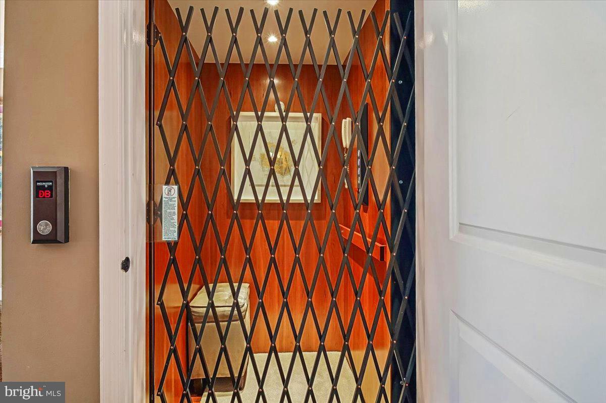 OAK CREEK CLUB - Residential