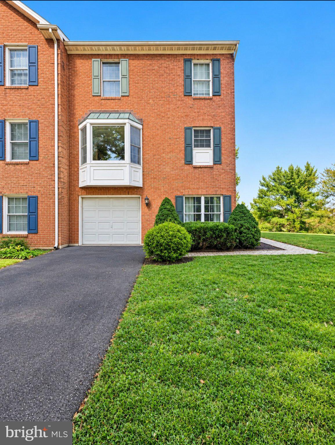 1215 ATHENS COURT
