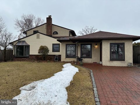 43 THIMBLEBERRY LANE LEVITTOWN PA 19054