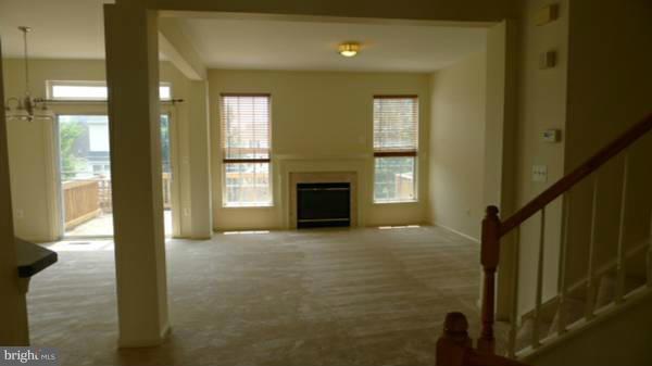 LOUDOUN PARKWAY CENTER - Residential Lease