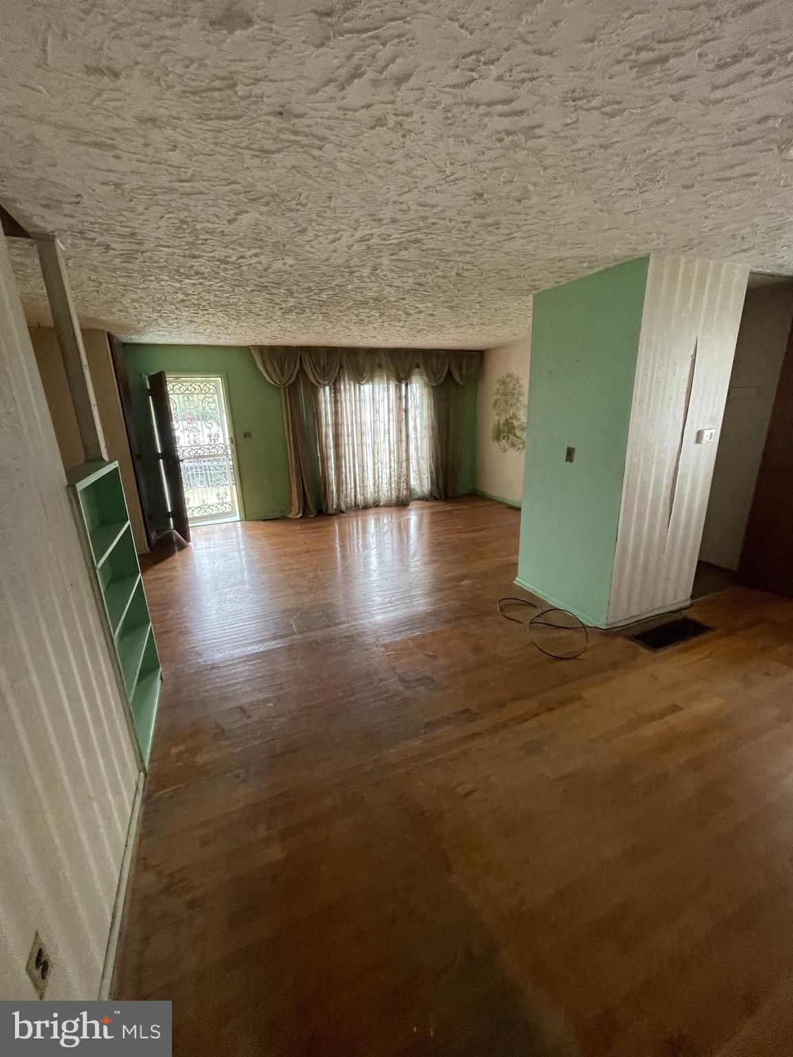 HOLLY PARK - Residential