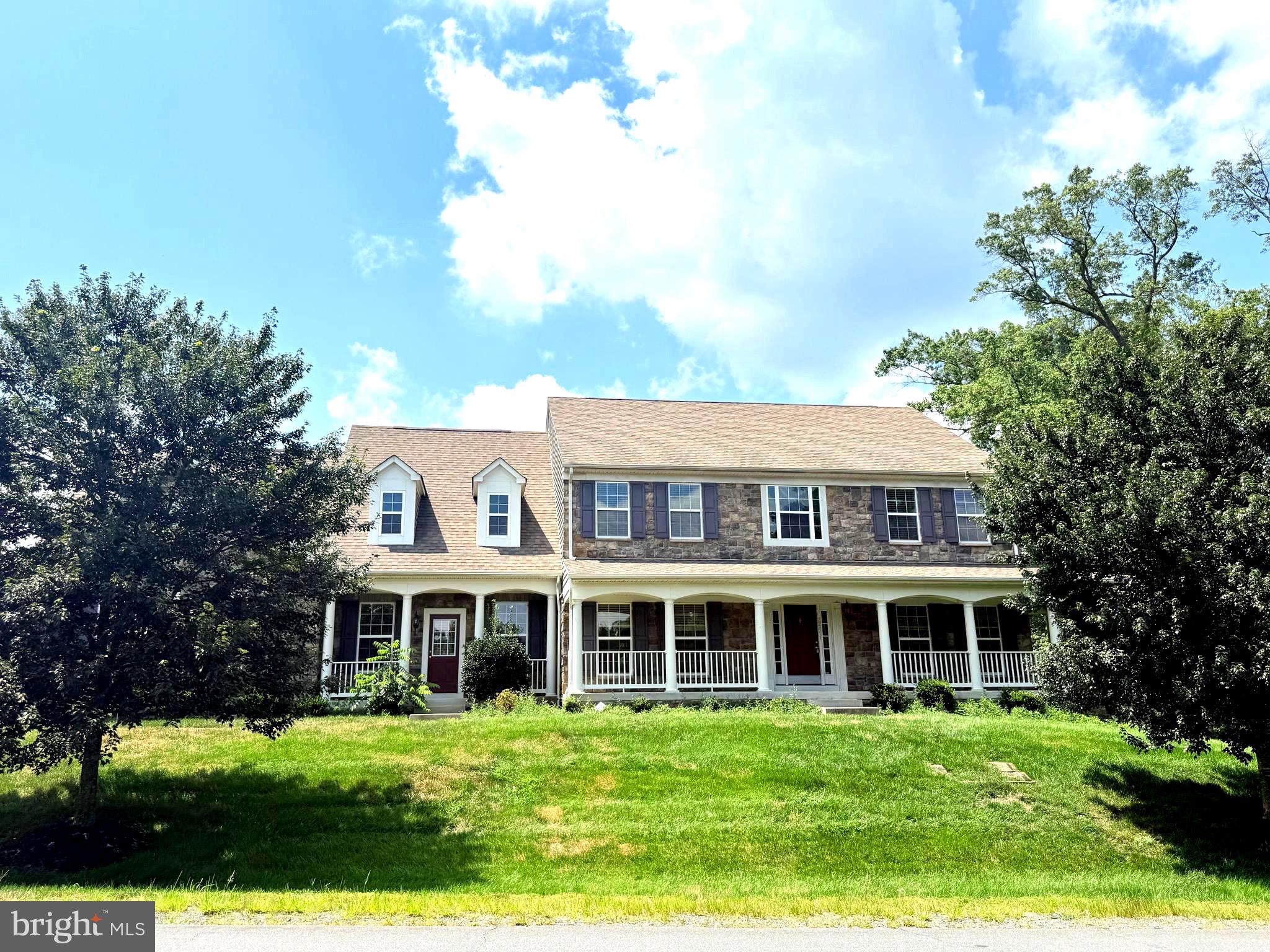 Modern Colonial on 1.16 Acres in Ashburn’s Evergreen Reserve!
Spacious 5BR/4.5BA home on a private lot with high-end finishes throughout. The main level features a chef’s kitchen with quartz countertops, premium appliances, and a large island that opens to a bright morning room and family room with fireplace. Upstairs, the primary suite includes a spa-like bath, custom walk-in closets, and a built-in safe. The finished lower level offers flexible space for a home theater, gym, or guest suite. Enjoy a 3-car side-load garage, whole-home central vacuum, and generous outdoor space. Conveniently located near top-rated schools, shops, restaurants, and commuter routes.