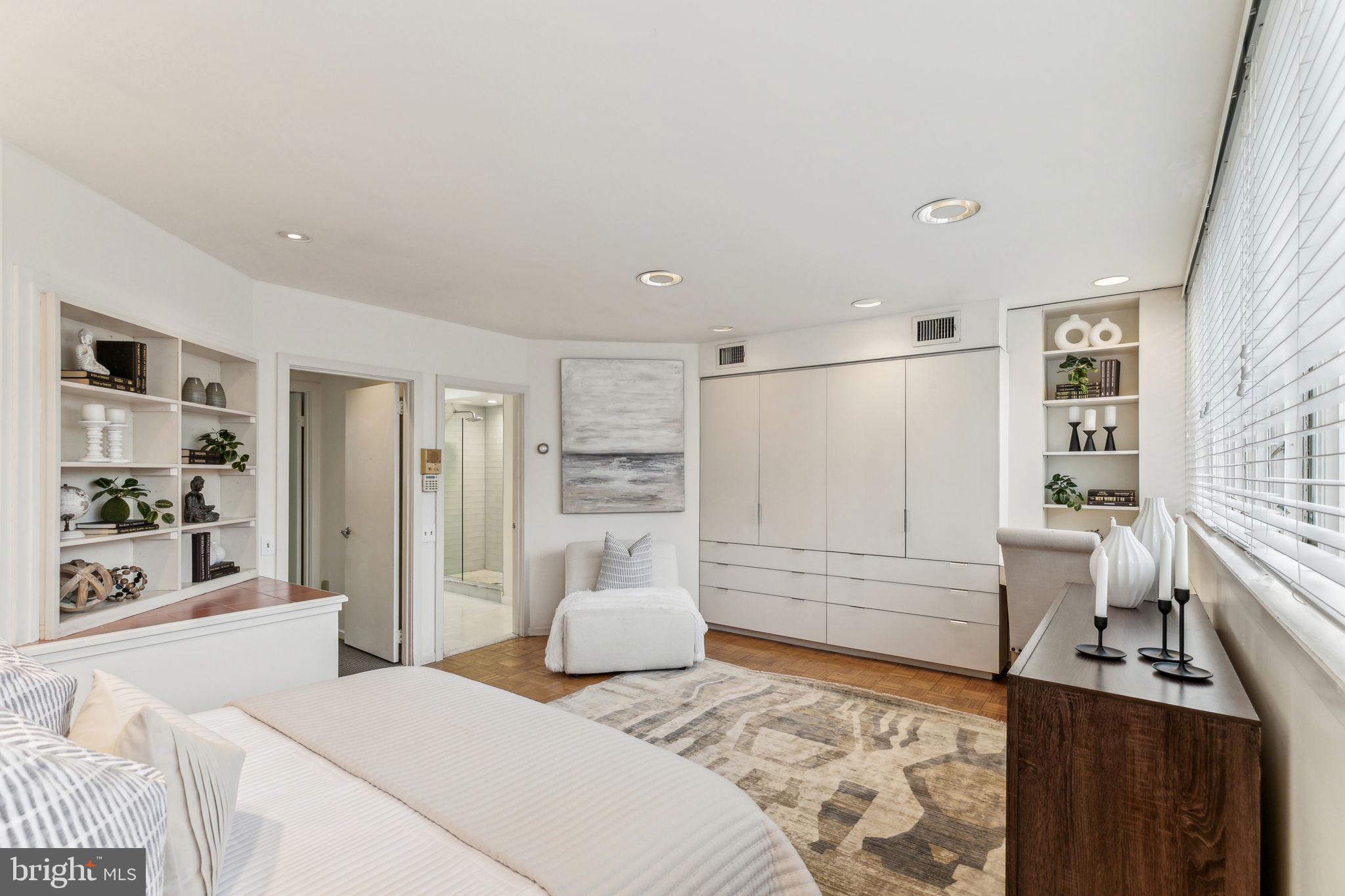 SOCIETY HILL - Residential