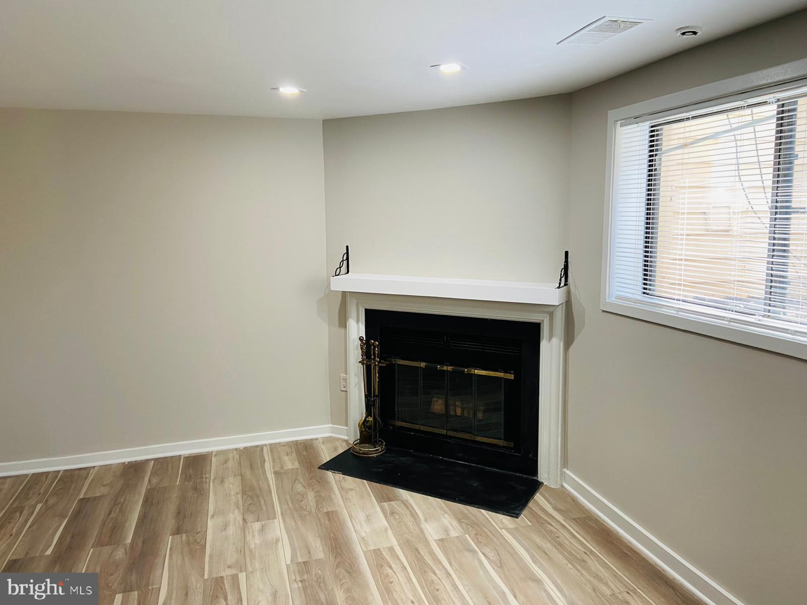 CHRISTOPHER COURT - Residential