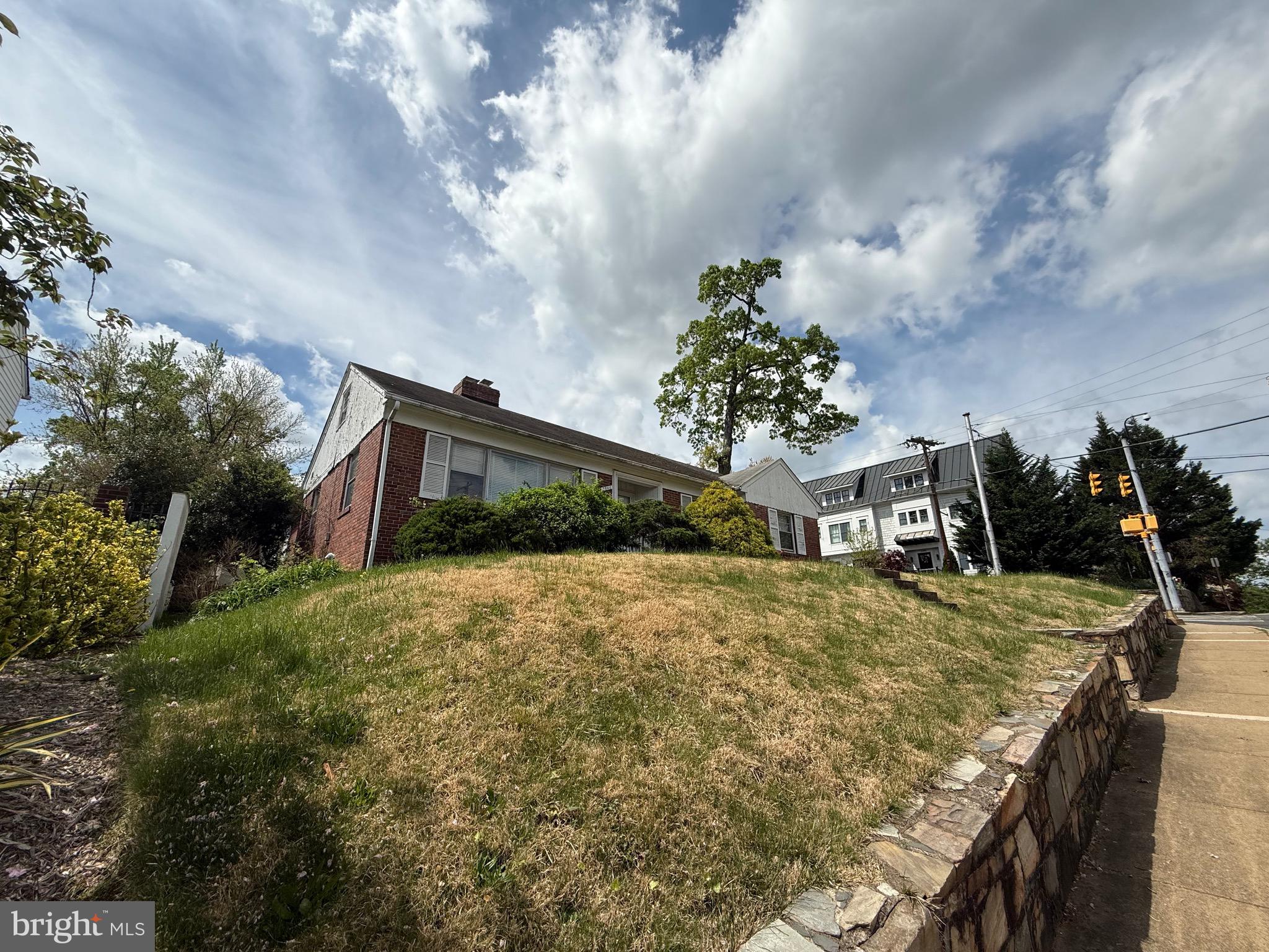 2846 LORCOM LANE