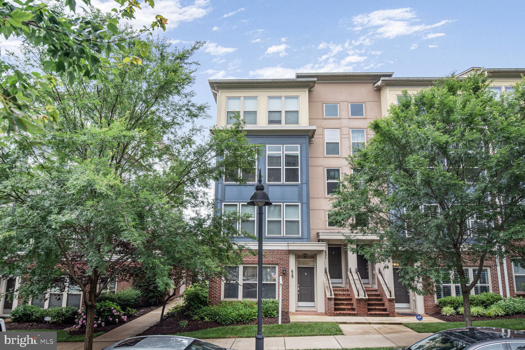 Welcome to this stunning end-unit townhome in the Crown Center, ideally located near RIO, shopping, dining, and with easy access to I-270. This home offers the perfect blend of location and comfort. Well maintained, it features granite countertops, stainless steel appliances, and elegant hardwood flooring. The main level includes a convenient half bath. Upstairs, you’ll find three generously sized, fully carpeted bedrooms and two beautifully appointed full bathrooms. A one-car attached garage is located at the rear of the property for added convenience. The owner prefers a two-year lease. As a bonus, residents have the option to join a nearby high-end pool community for a nominal fee, offering a great opportunity for relaxation and recreation close to home.
Crown Community Center is available for residents! For a yearly fee, enjoy access to their facilities, which include a pool, gym, clubhouse, great room, tennis courts, and shuttle passes!