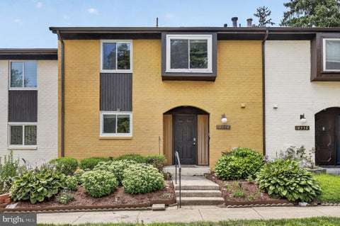 Townhouse For Sale - 18948 Montgomery Village Avenue<br/> Montgomery County, GAITHERSBURG, MD 20886