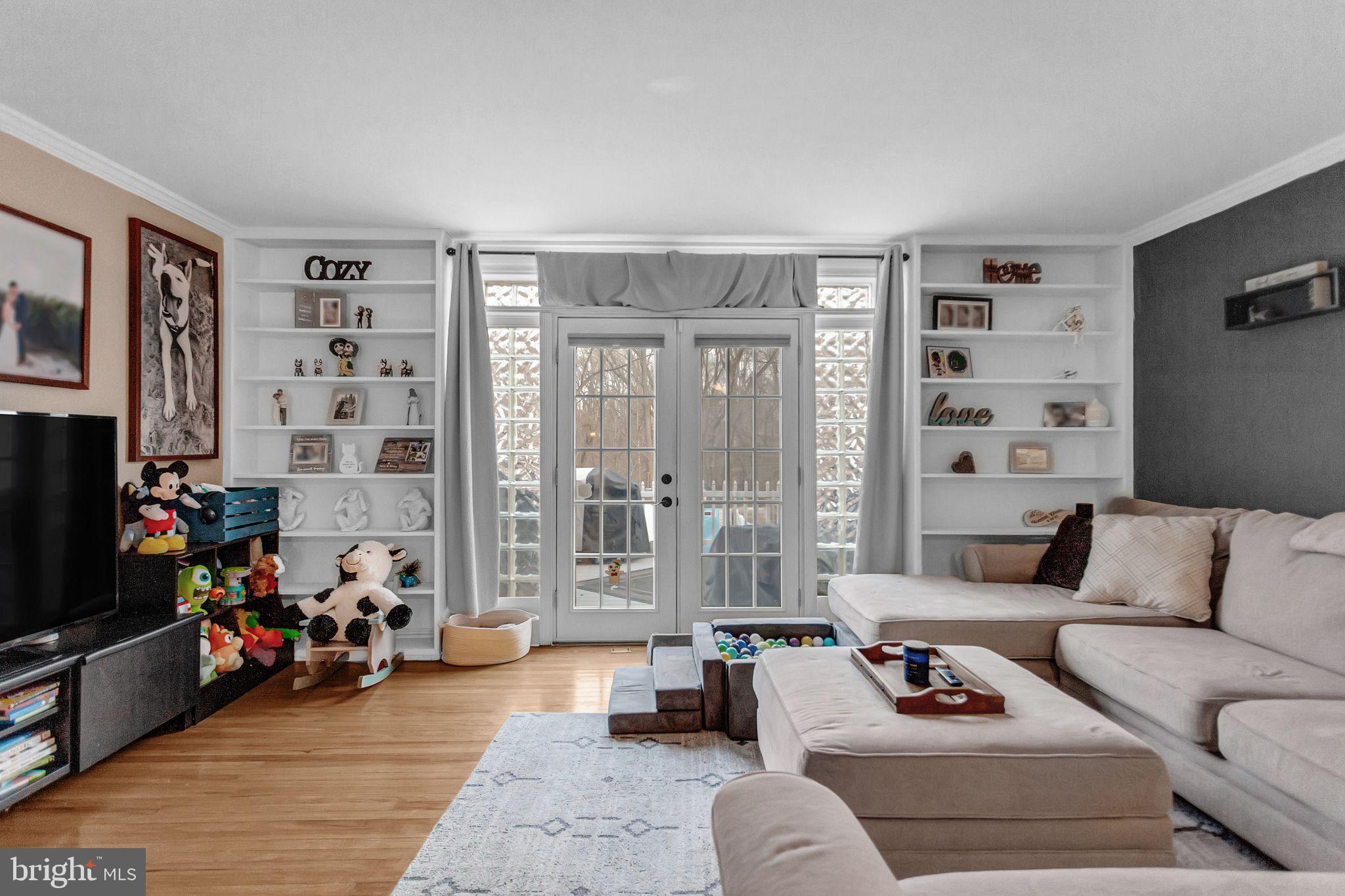 ASHTON-WOODENBRIDGE - Residential