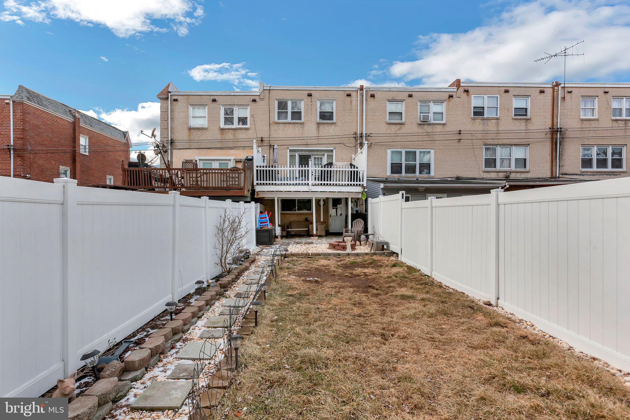 ASHTON-WOODENBRIDGE - Residential