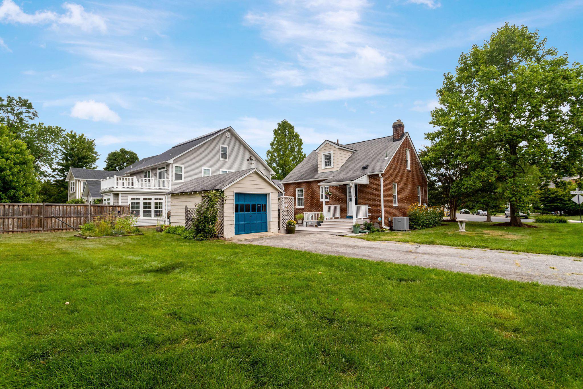 34 S PERSHING DRIVE