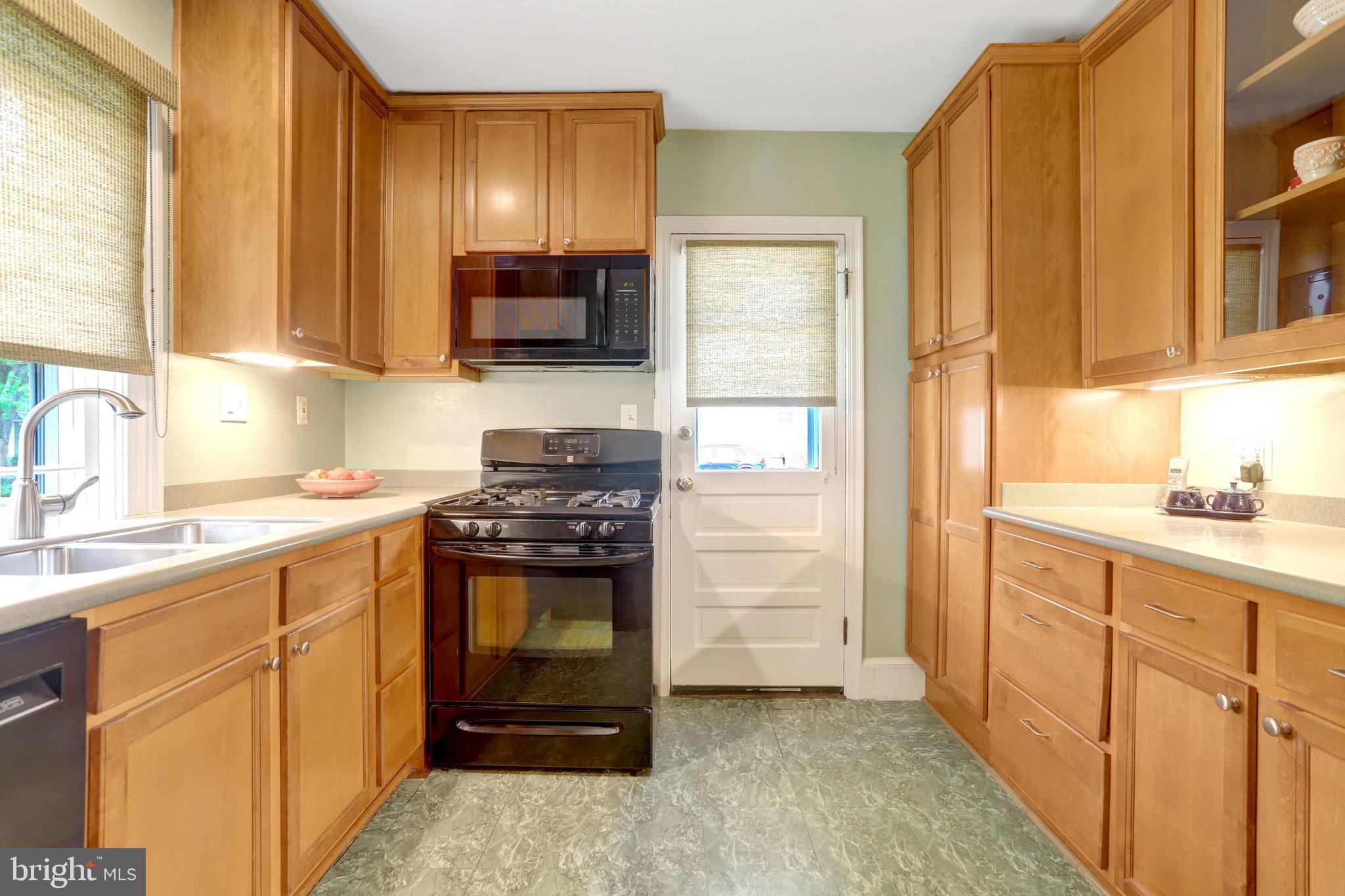 34 S PERSHING DRIVE