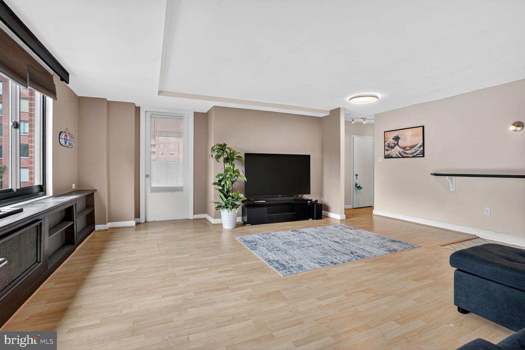 RIVER PLACE EAST - Residential