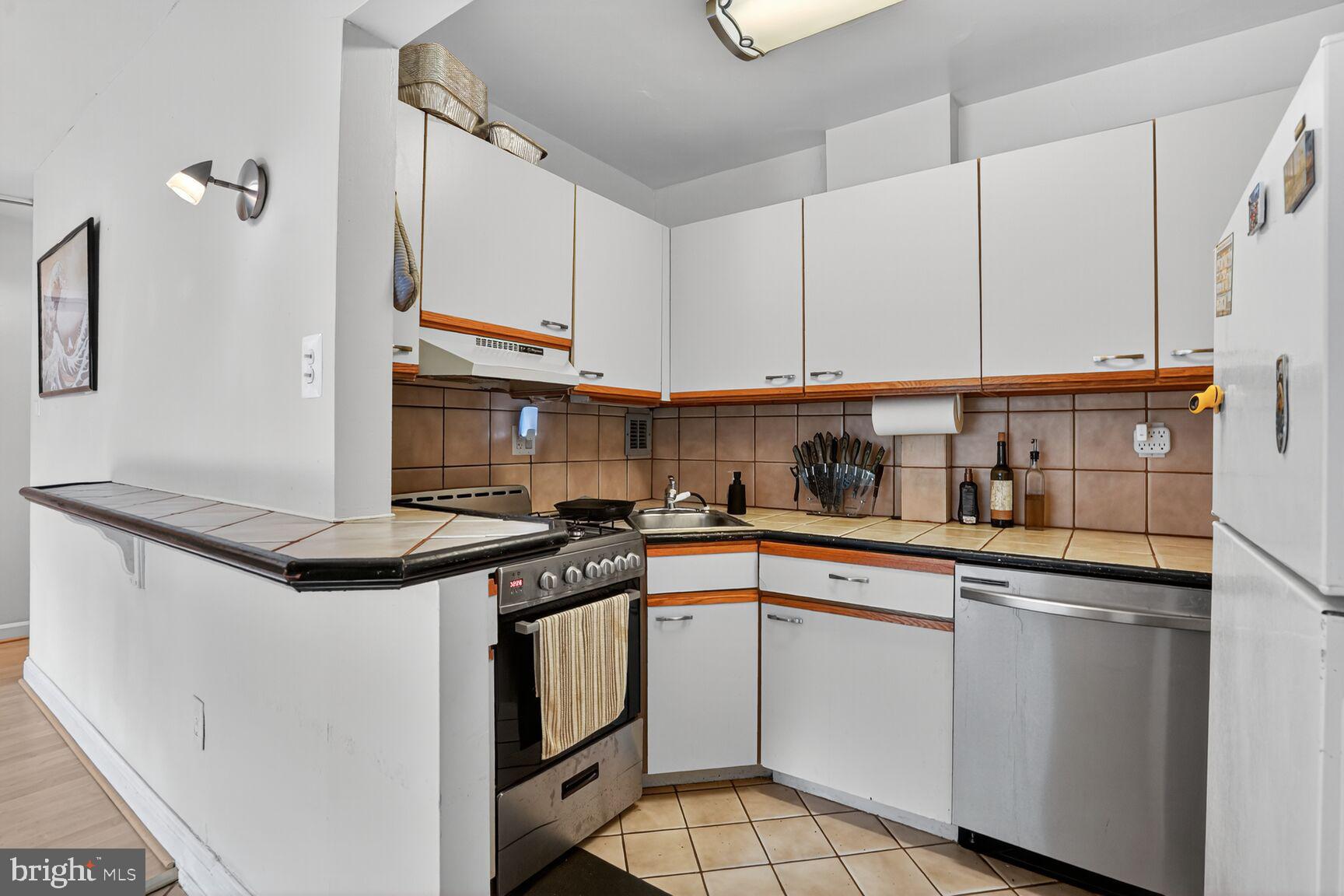 RIVER PLACE EAST - Residential