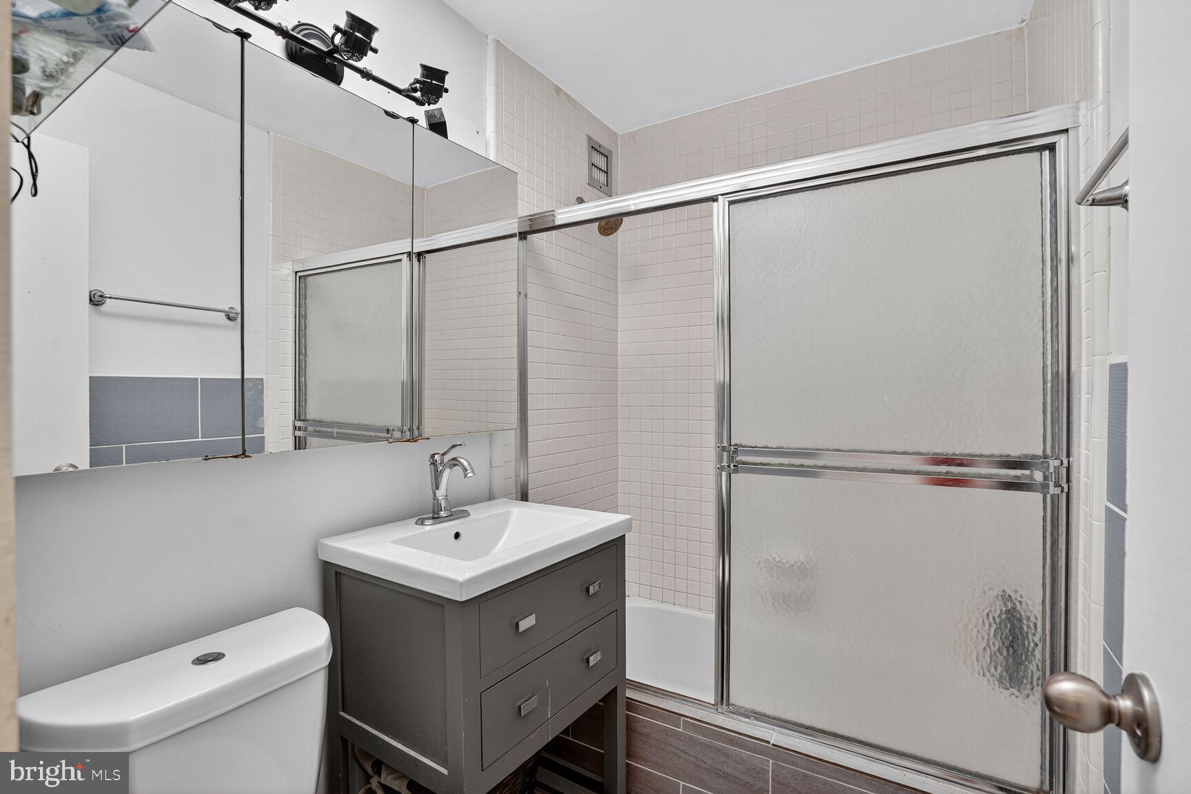 RIVER PLACE EAST - Residential