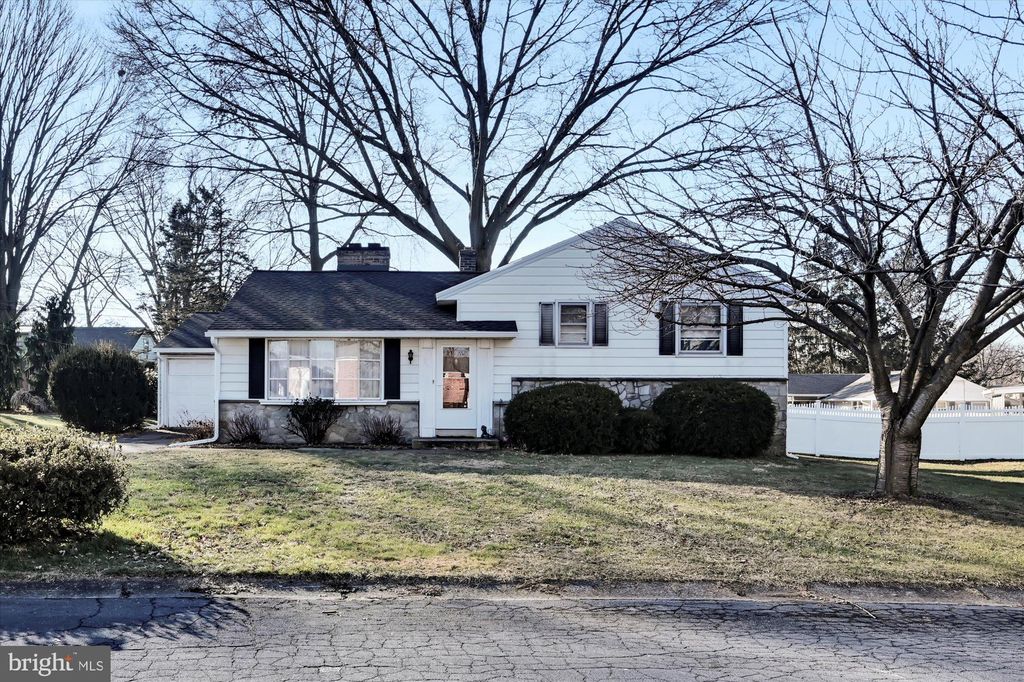 Photo of 104 BAYBERRY DR, LANCASTER, PA 17603 (MLS # PALA2029154)