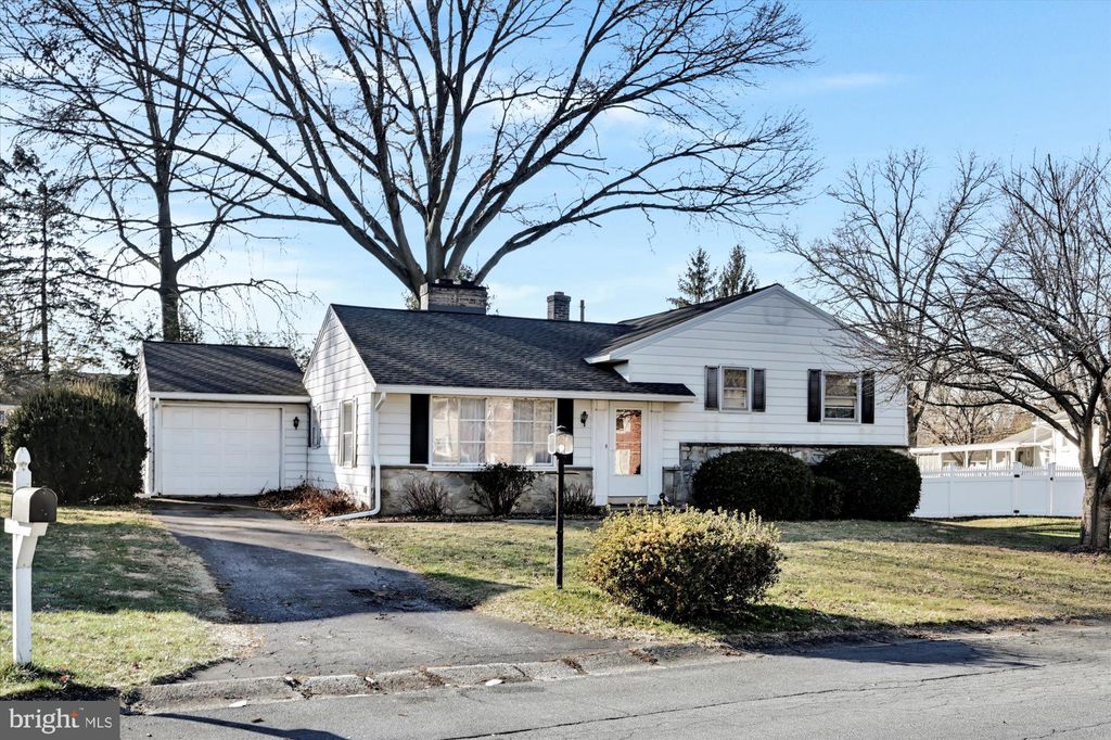 Photo of 104 BAYBERRY DR, LANCASTER, PA 17603 (MLS # PALA2029154)