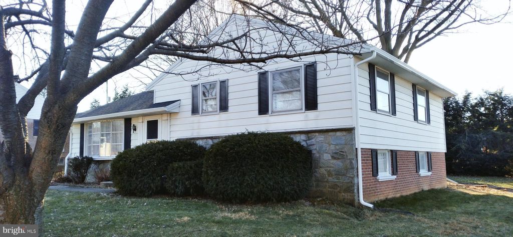 Photo of 104 BAYBERRY DR, LANCASTER, PA 17603 (MLS # PALA2029154)