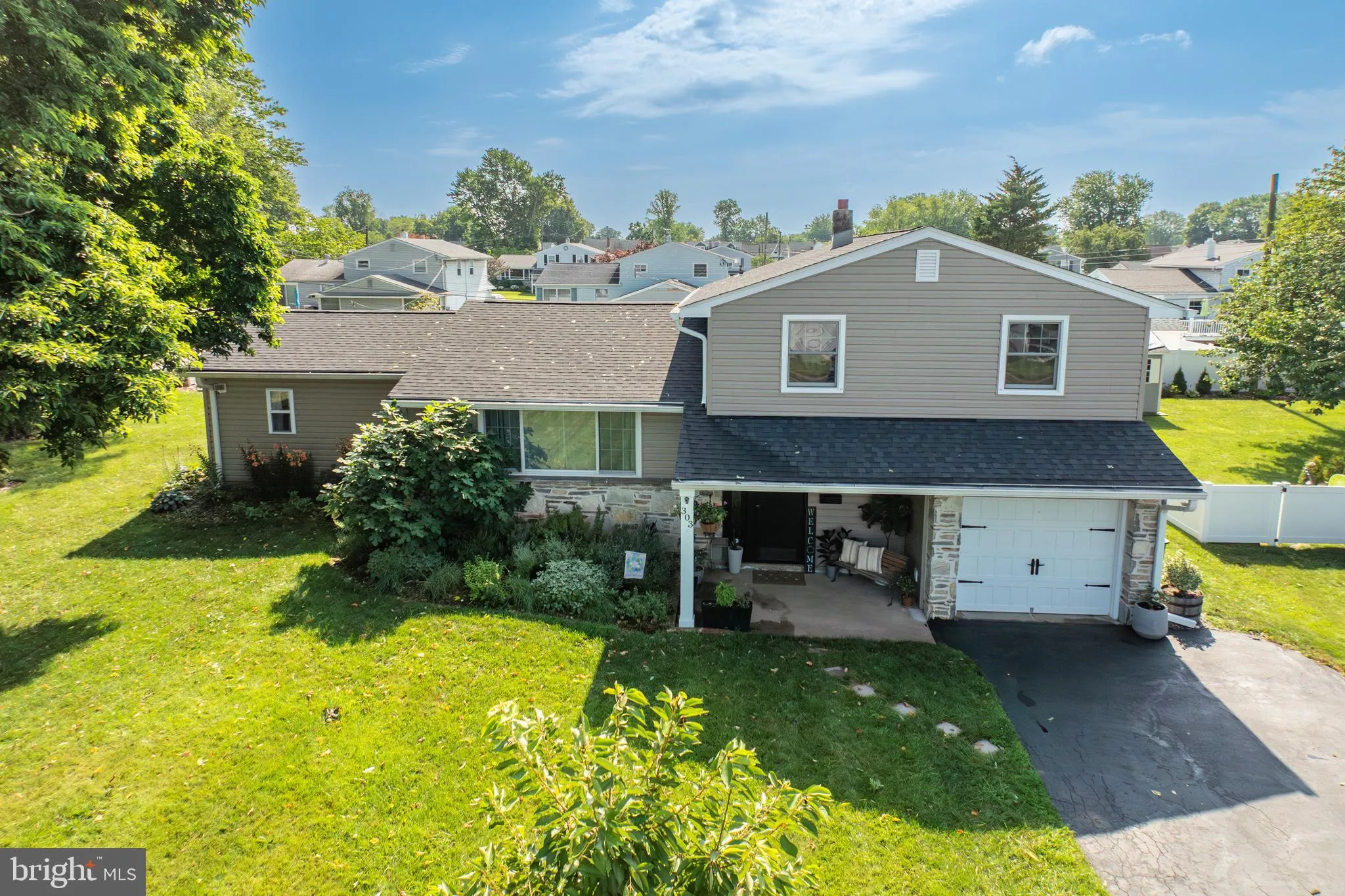 Brookhaven, Pennsylvania 19015, United States, 4 Bedrooms Bedrooms, ,3 BathroomsBathrooms,Residential,Pending,180190