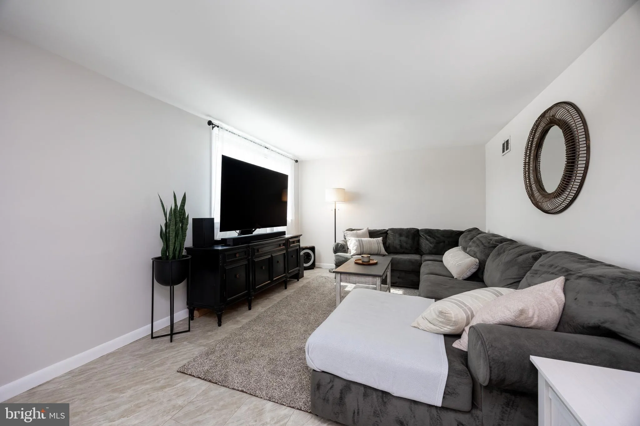 Brookhaven, Pennsylvania 19015, United States, 4 Bedrooms Bedrooms, ,3 BathroomsBathrooms,Residential,Pending,180190