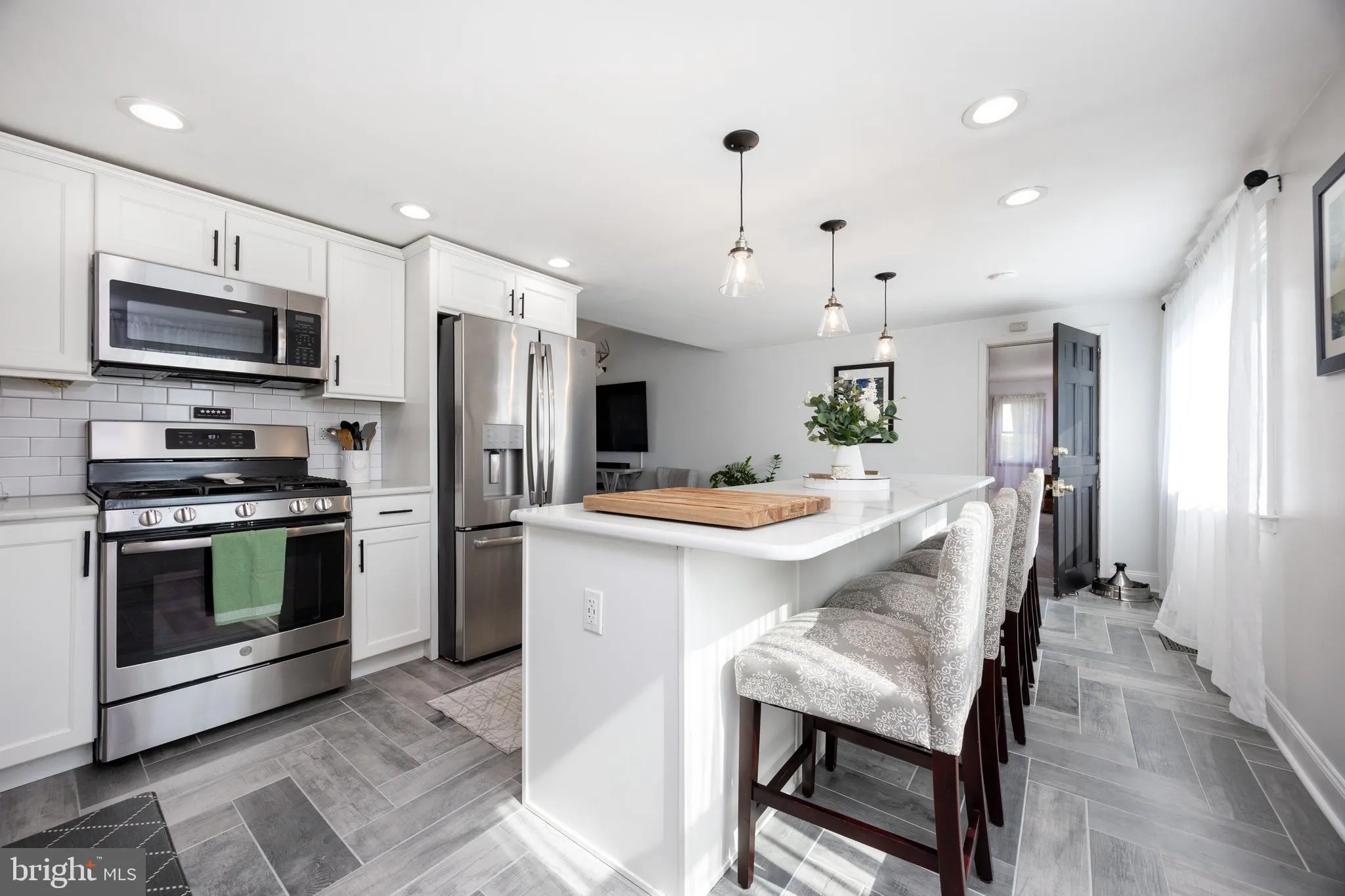 Brookhaven, Pennsylvania 19015, United States, 4 Bedrooms Bedrooms, ,3 BathroomsBathrooms,Residential,Pending,180190