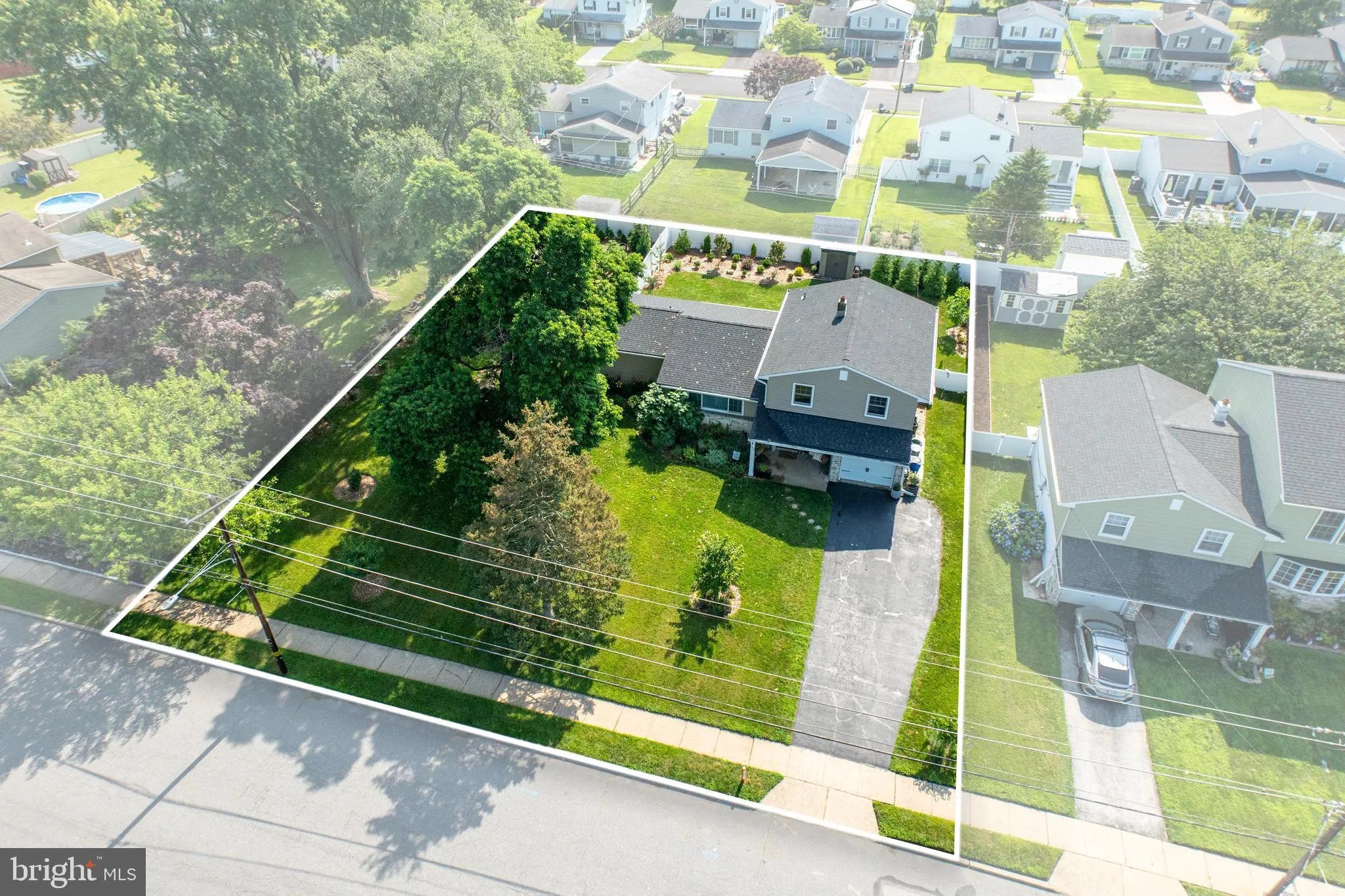 Brookhaven, Pennsylvania 19015, United States, 4 Bedrooms Bedrooms, ,3 BathroomsBathrooms,Residential,Pending,180190