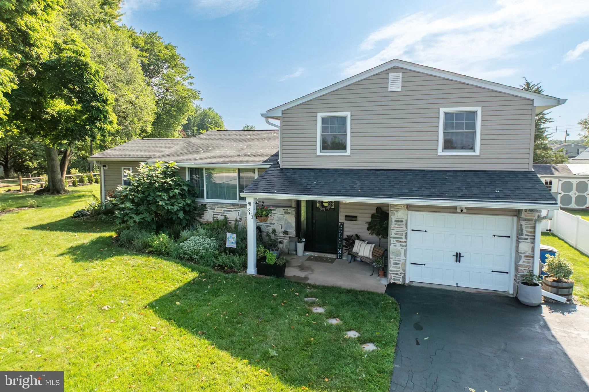 Brookhaven, Pennsylvania 19015, United States, 4 Bedrooms Bedrooms, ,3 BathroomsBathrooms,Residential,Pending,180190