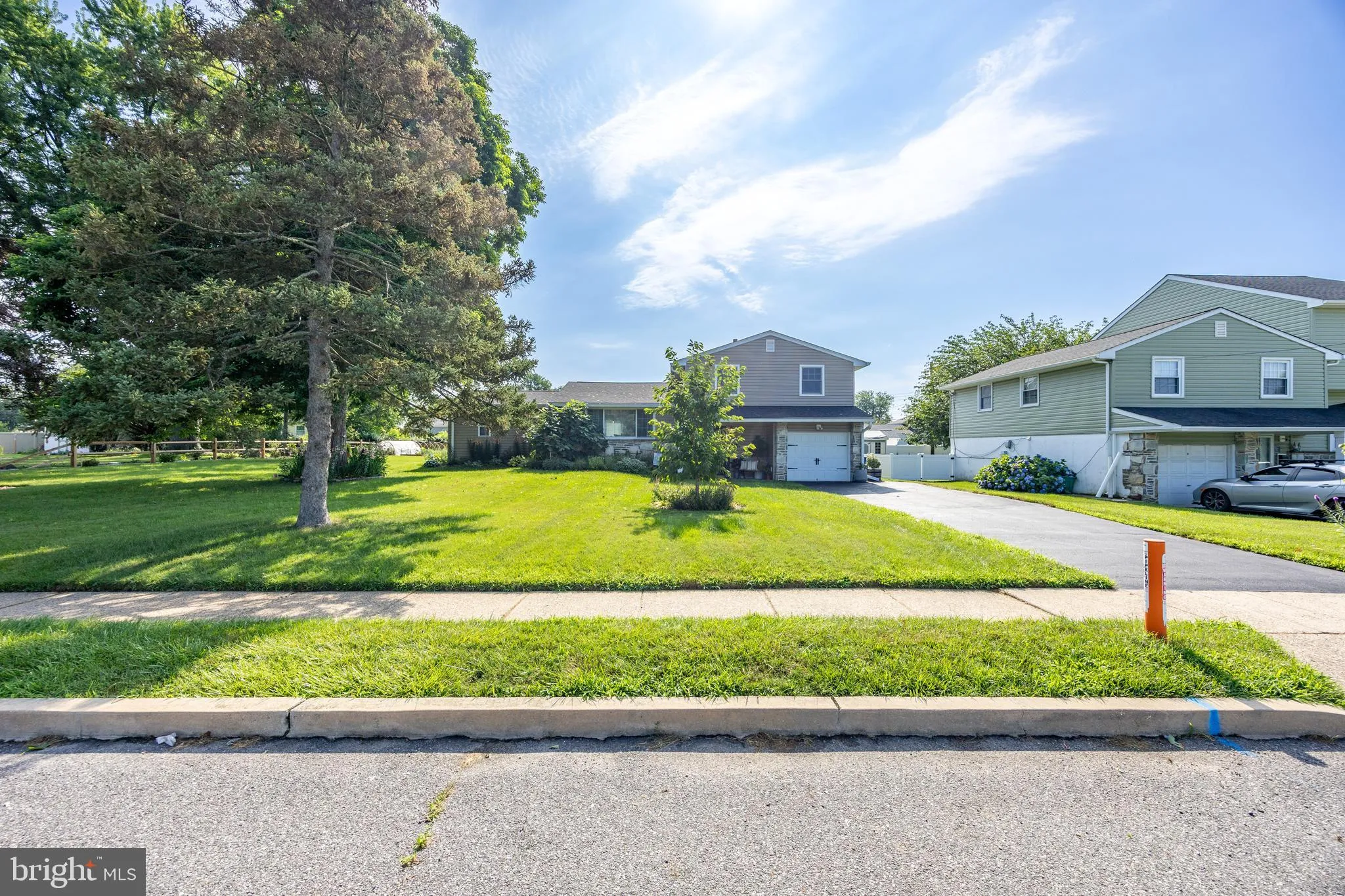 Brookhaven, Pennsylvania 19015, United States, 4 Bedrooms Bedrooms, ,3 BathroomsBathrooms,Residential,Pending,180190