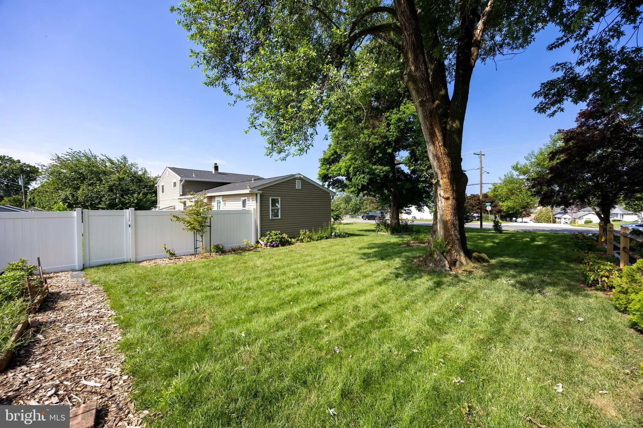 Brookhaven, Pennsylvania 19015, United States, 4 Bedrooms Bedrooms, ,3 BathroomsBathrooms,Residential,Pending,180190