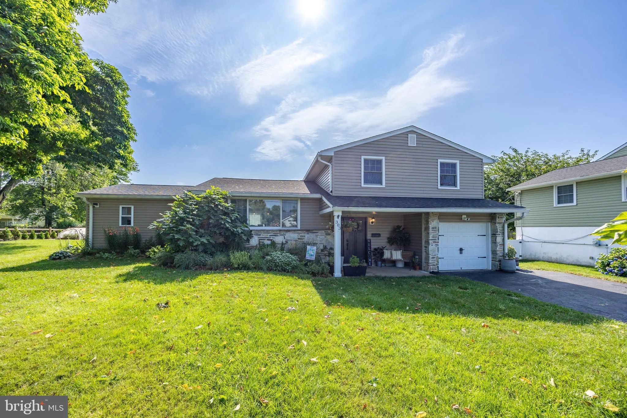 Brookhaven, Pennsylvania 19015, United States, 4 Bedrooms Bedrooms, ,3 BathroomsBathrooms,Residential,Pending,180190