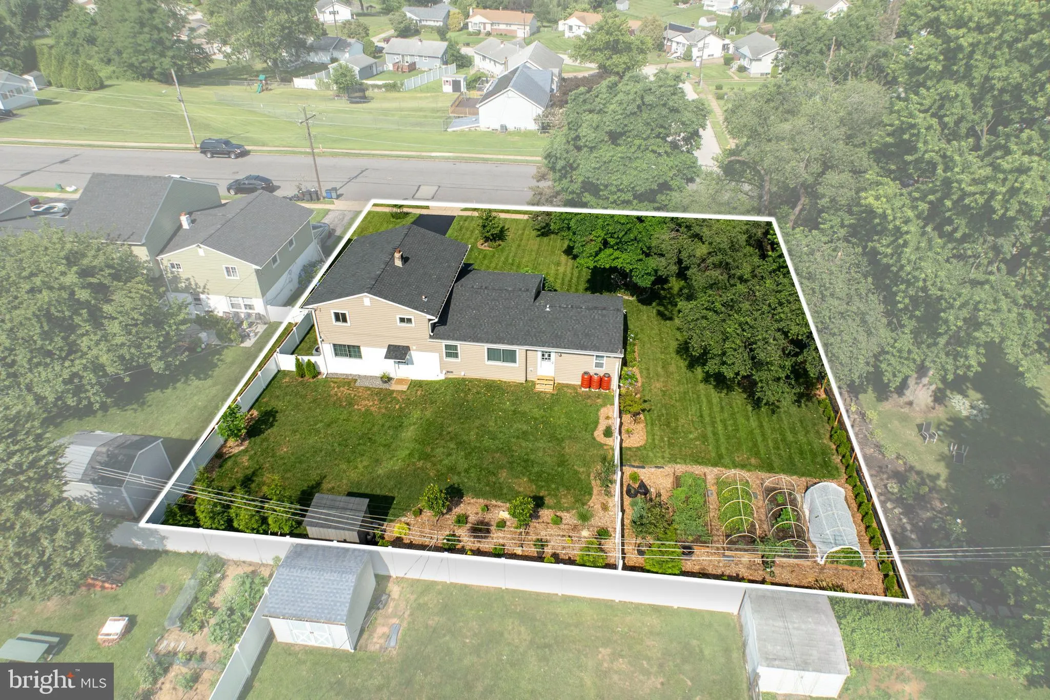 Brookhaven, Pennsylvania 19015, United States, 4 Bedrooms Bedrooms, ,3 BathroomsBathrooms,Residential,Pending,180190