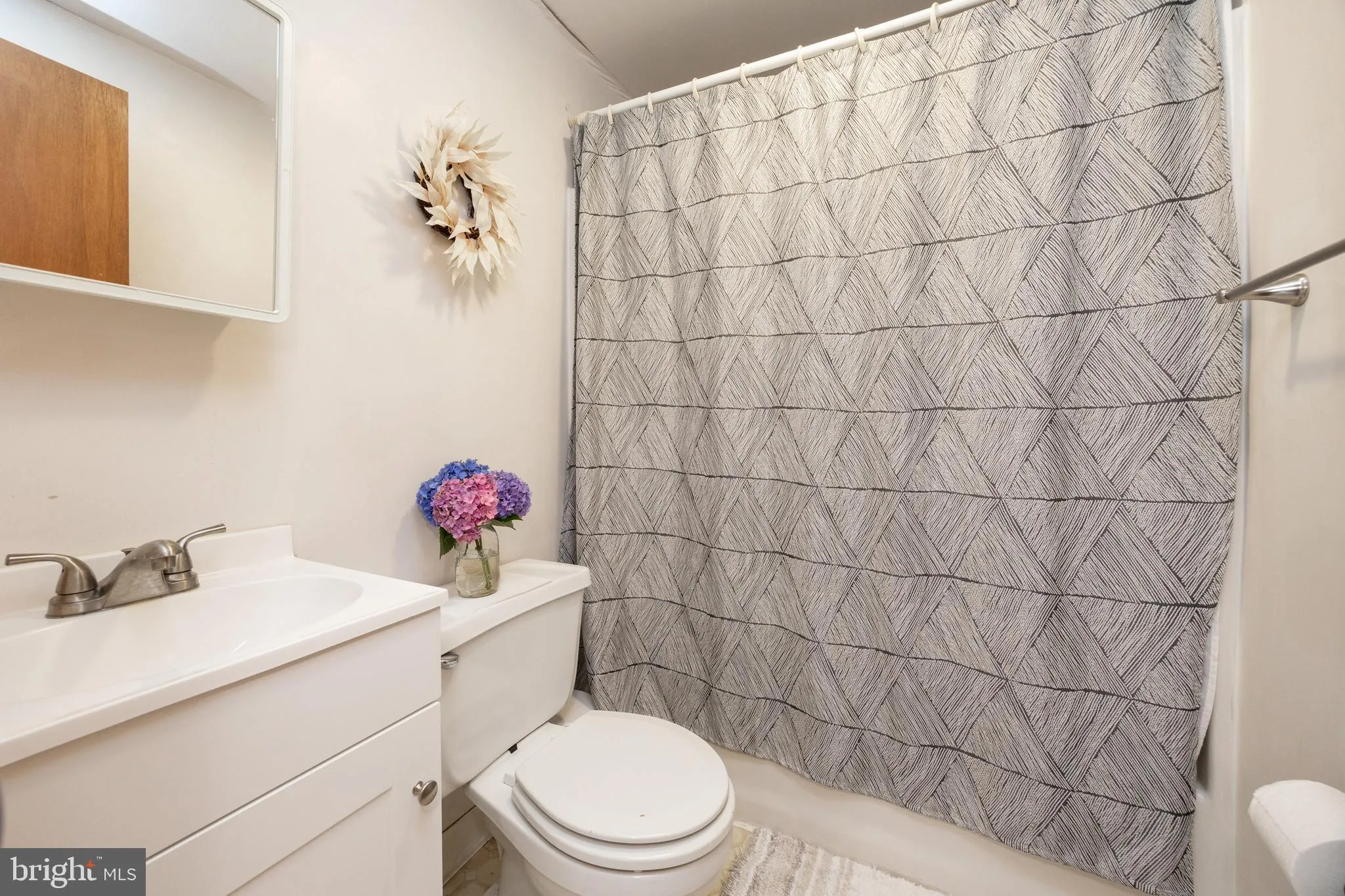 Brookhaven, Pennsylvania 19015, United States, 4 Bedrooms Bedrooms, ,3 BathroomsBathrooms,Residential,Pending,180190