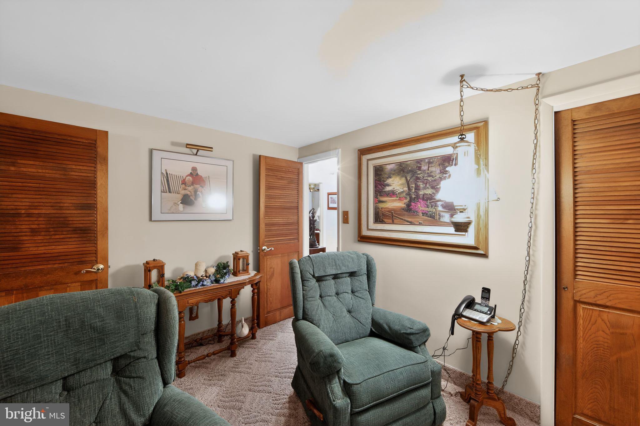 OLD TOWNE TWINS - Residential