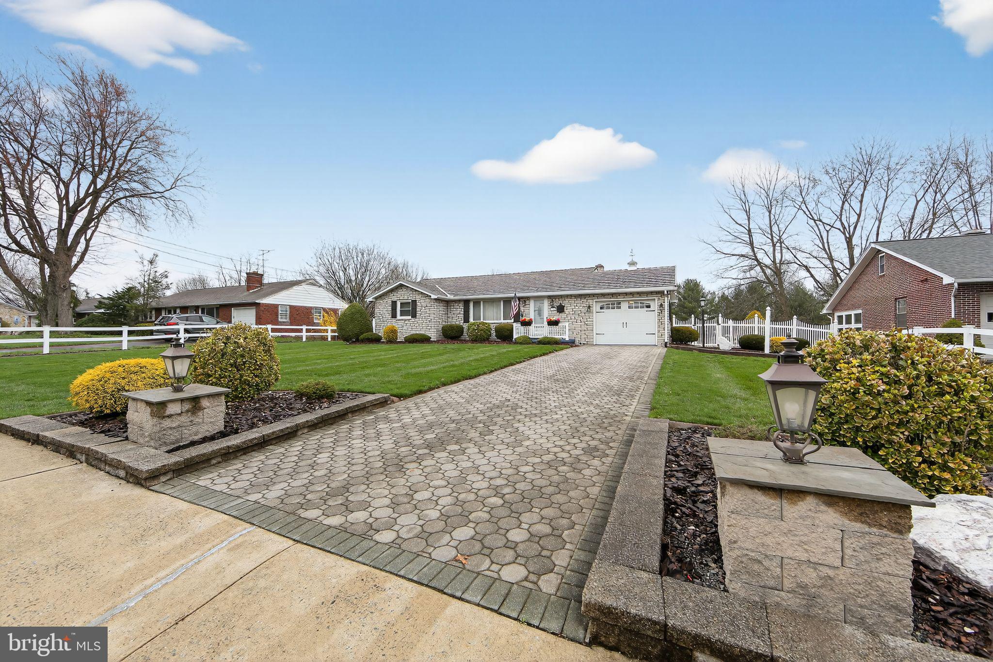 OLD TOWNE TWINS - Residential