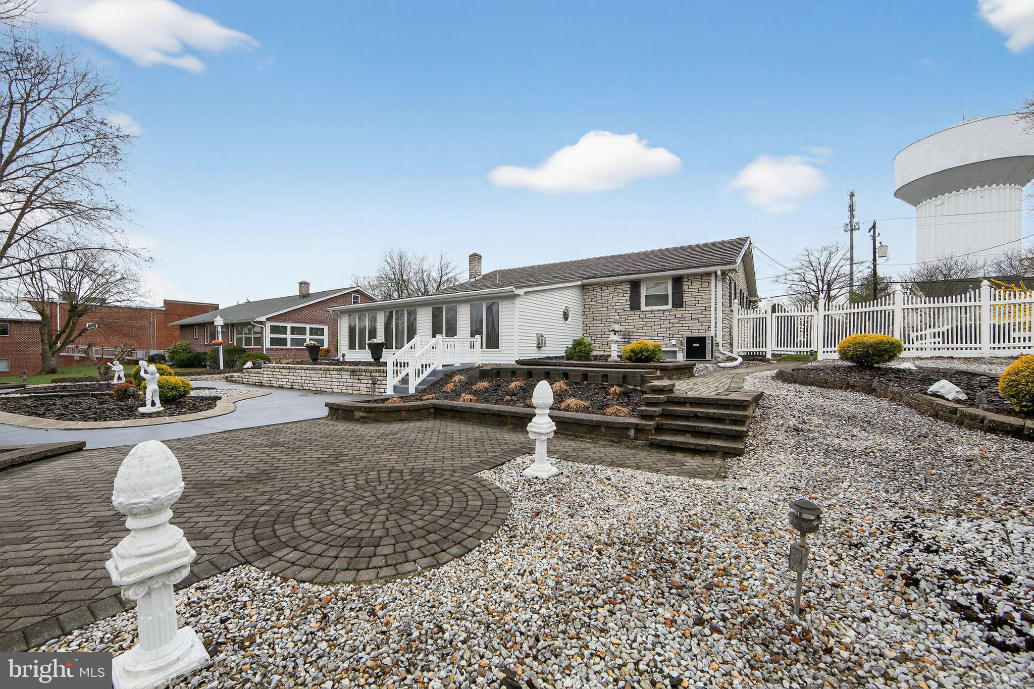 OLD TOWNE TWINS - Residential