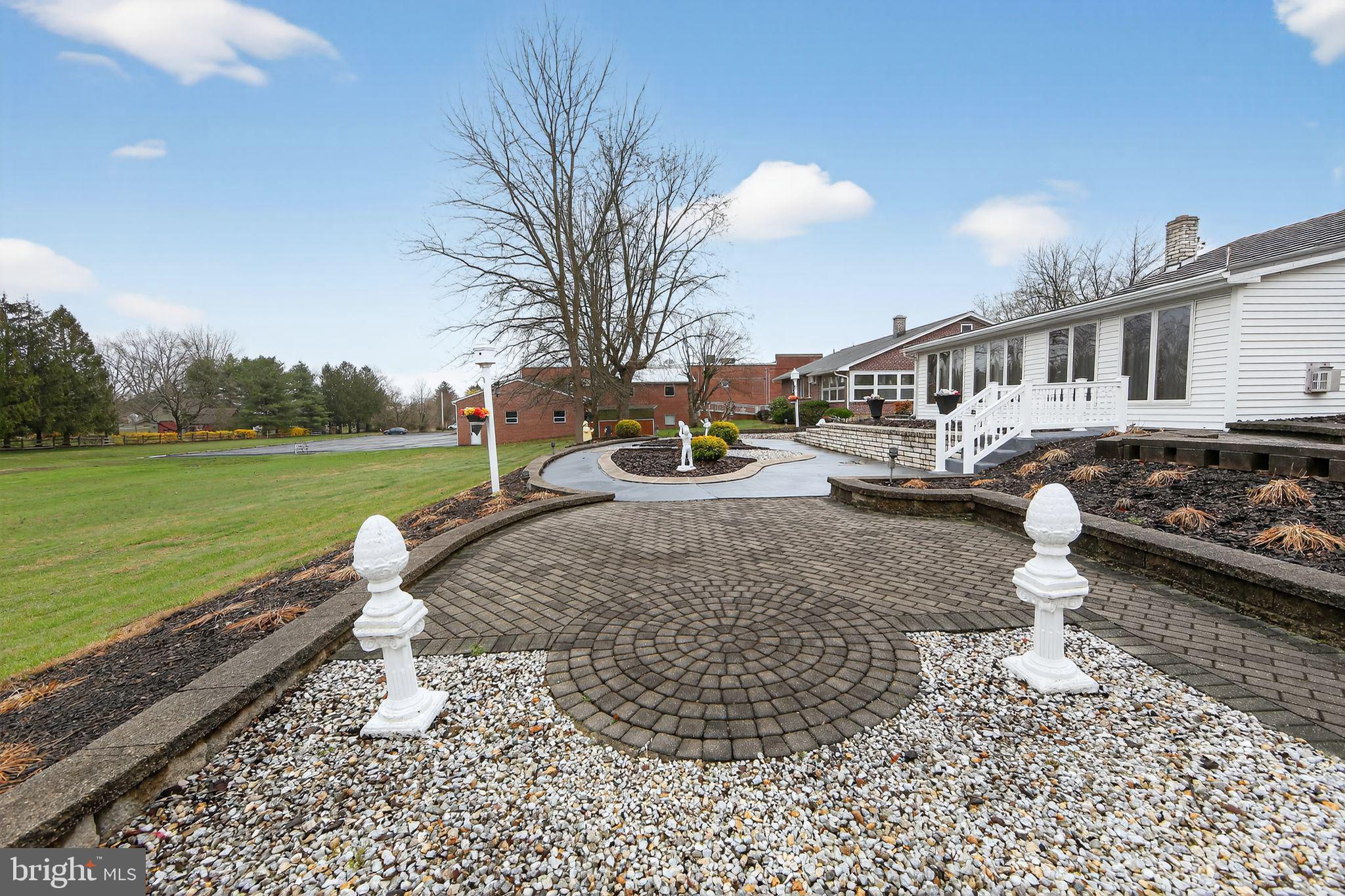 OLD TOWNE TWINS - Residential